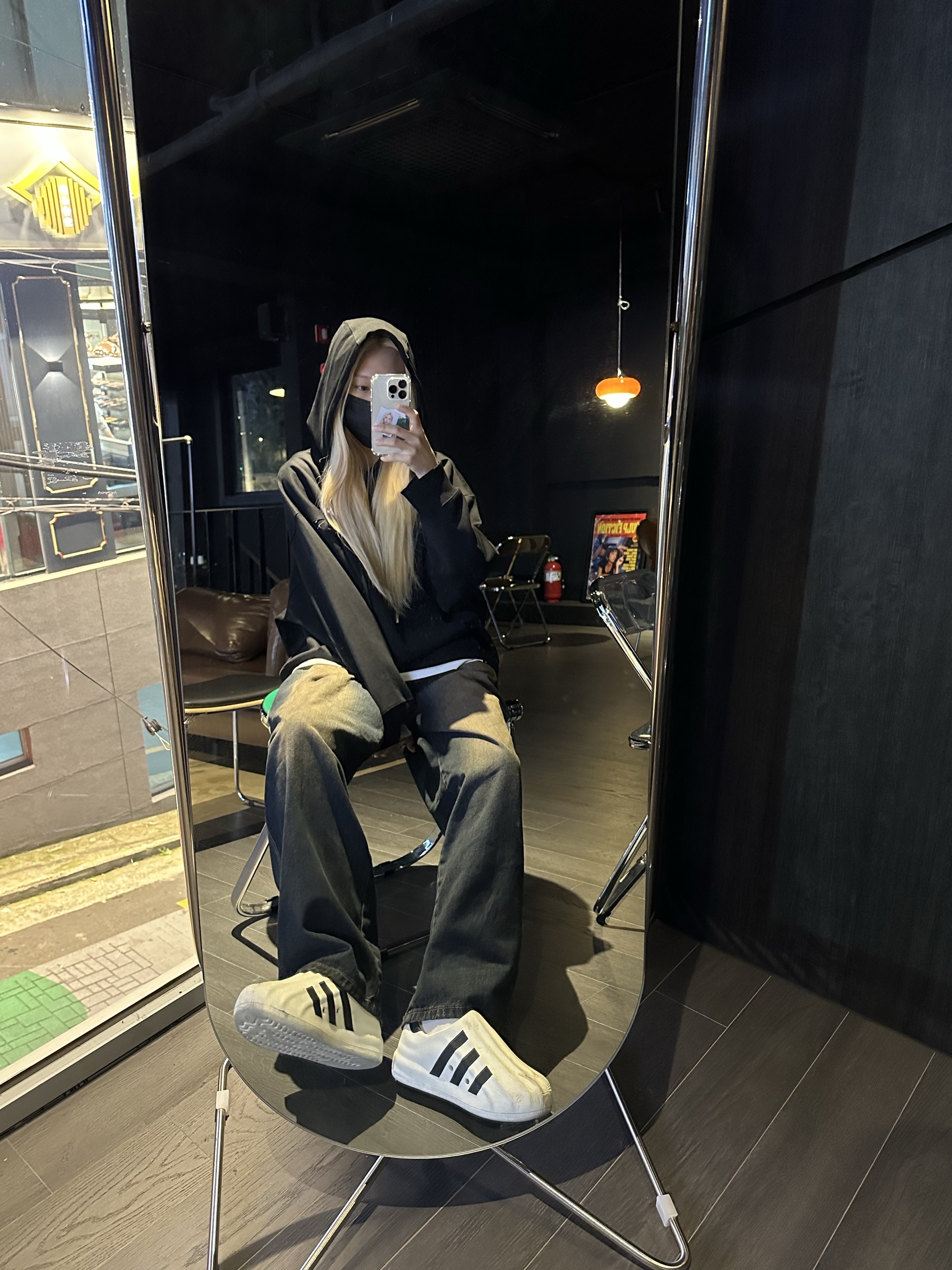 Zara x Ader Error Embroidery Hooded Sweatshirt Black, Adidas Adifom Superstar Core White 착용 스타일 - 3