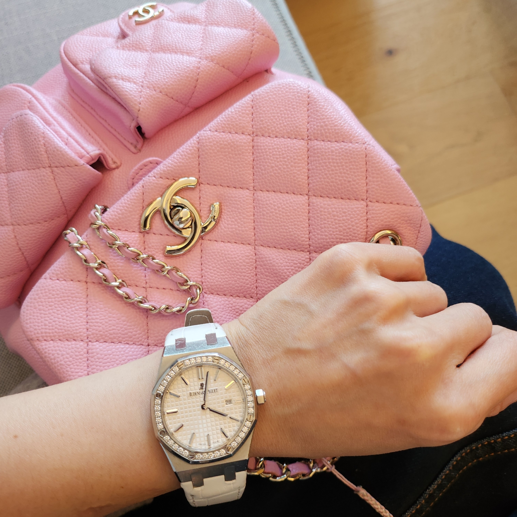 Chanel Small Backpack Grained Shiny Calfskin & Gold Lilac, (W) Asics Gel-1130 Cream Pure Silver 착용 스타일 - 1