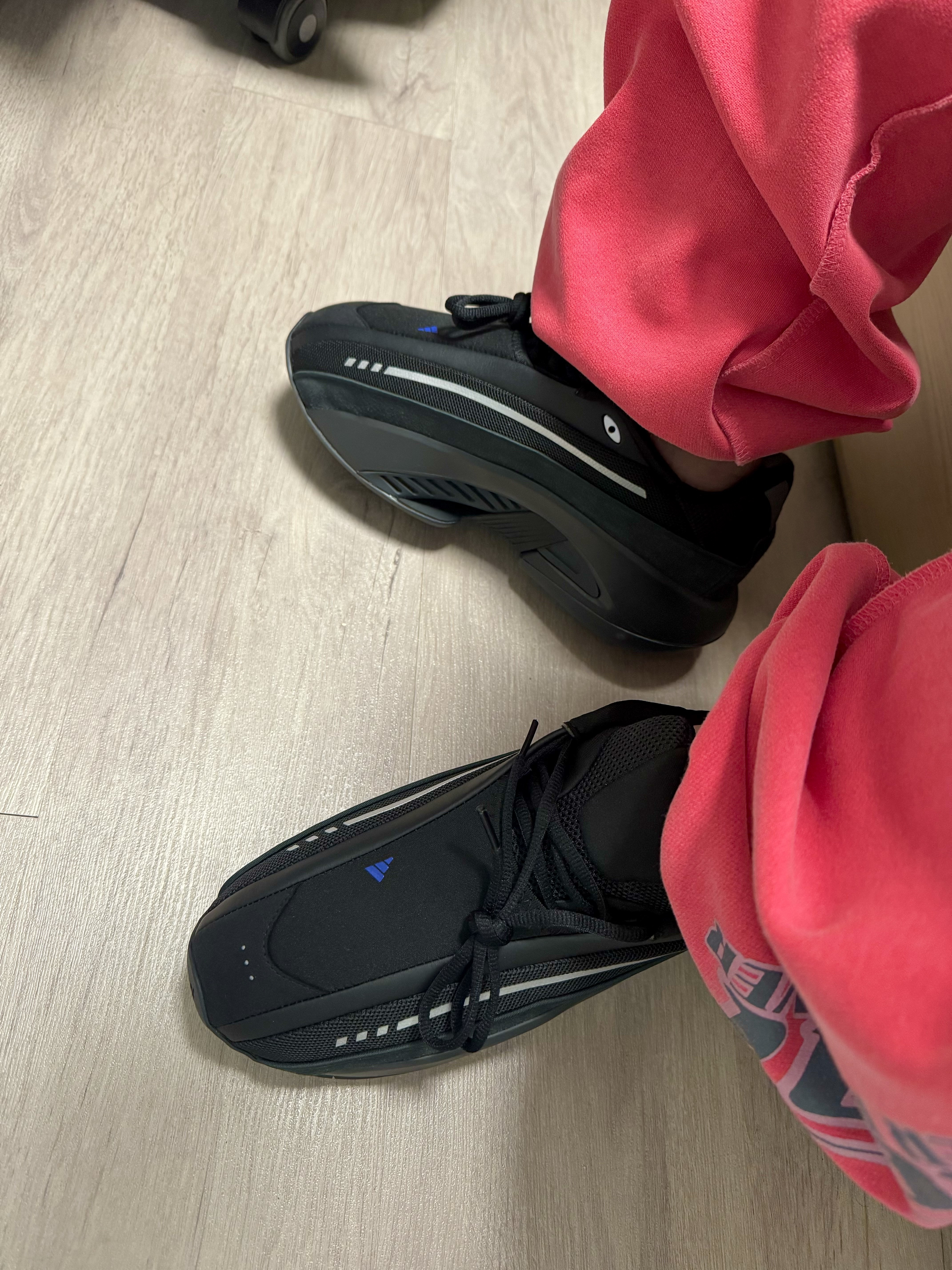 Adidas Mad IIInfinity Core Black Carbon 착용 스타일 - 2