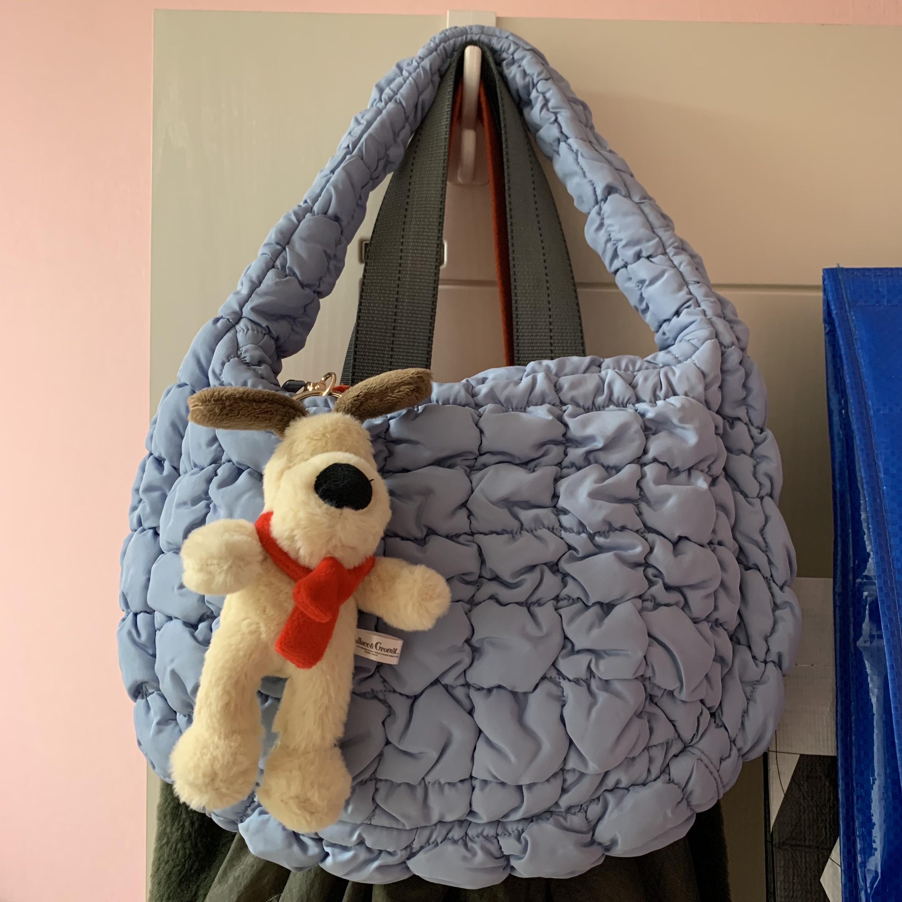 COS Quilted Mini Bag Light Blue 착용 스타일
