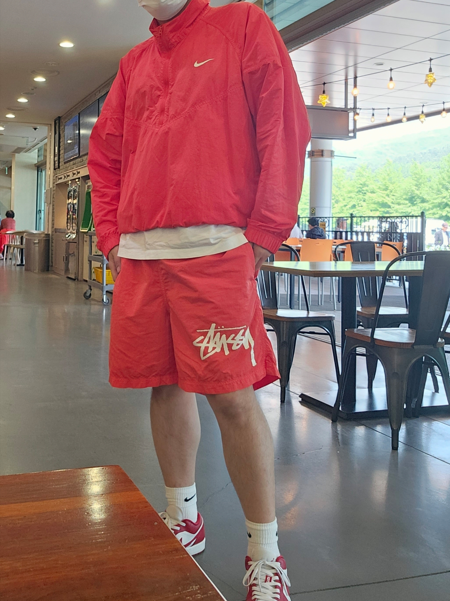 Nike x Stussy Windrunner Jacket Habanero Red, Nike x Stussy Water Shorts Habanero Red 착용 스타일 - 4