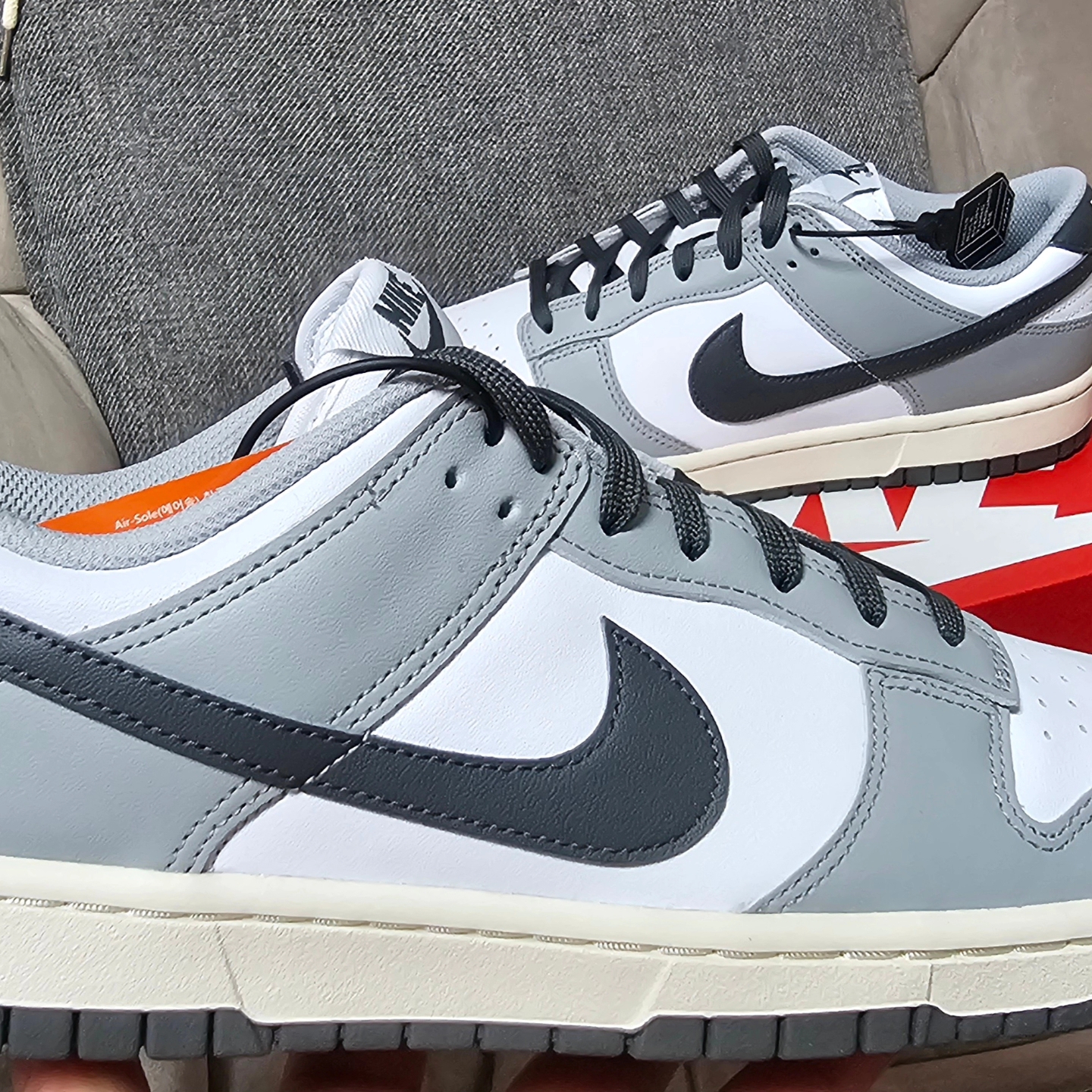 (W) Nike Dunk Low Light Smoke Grey 착용 스타일 - 1