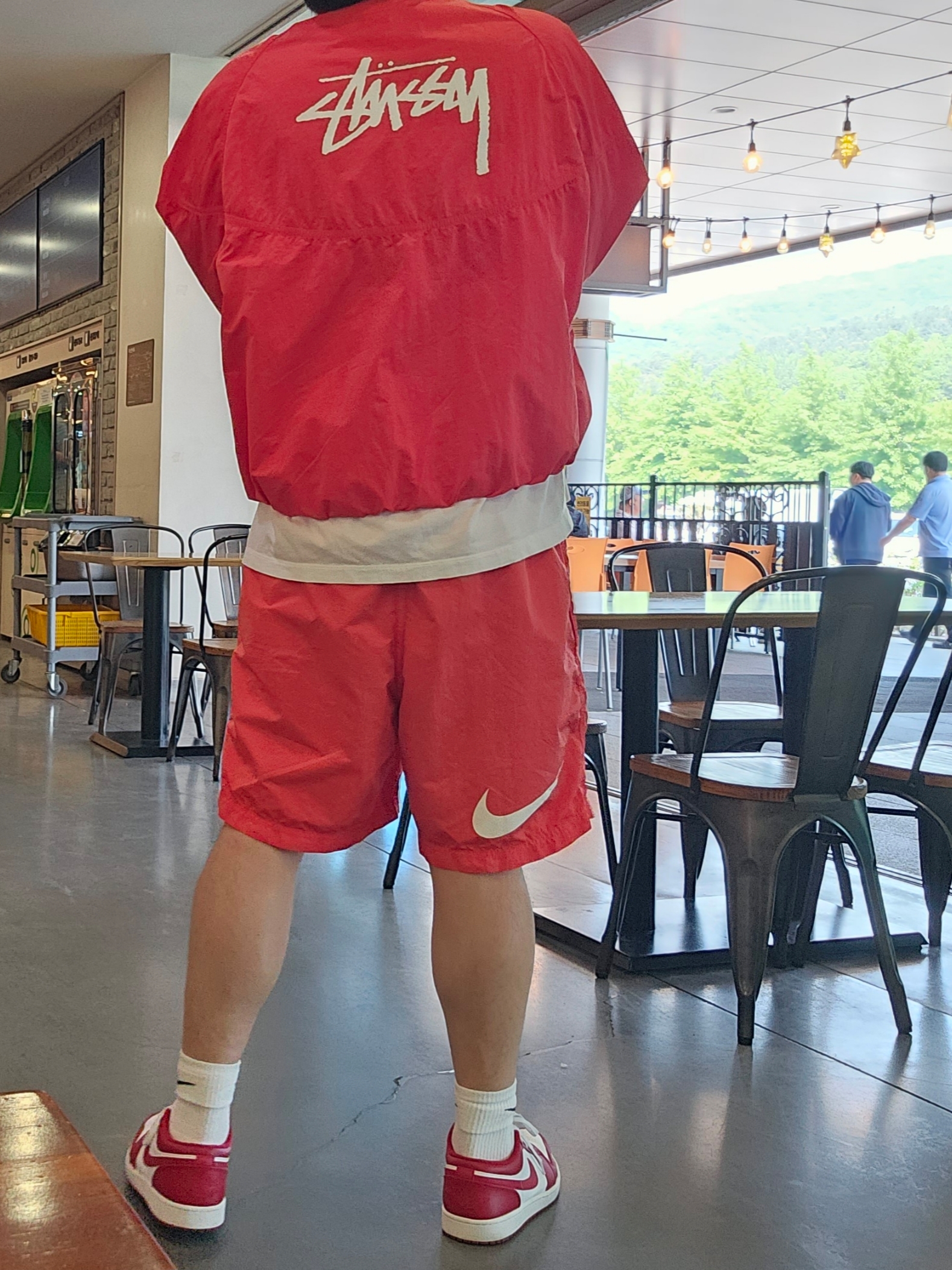 Nike x Stussy Windrunner Jacket Habanero Red, Nike x Stussy Water Shorts Habanero Red 착용 스타일 - 5