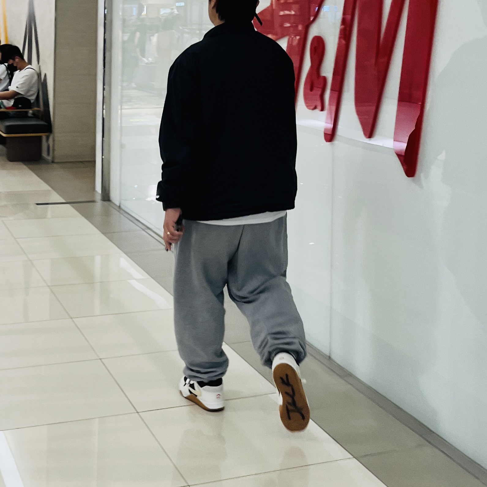 Jordan x Travis Scott Jumpman Jack TR Sail and Dark Mocha 착용 스타일 - 2
