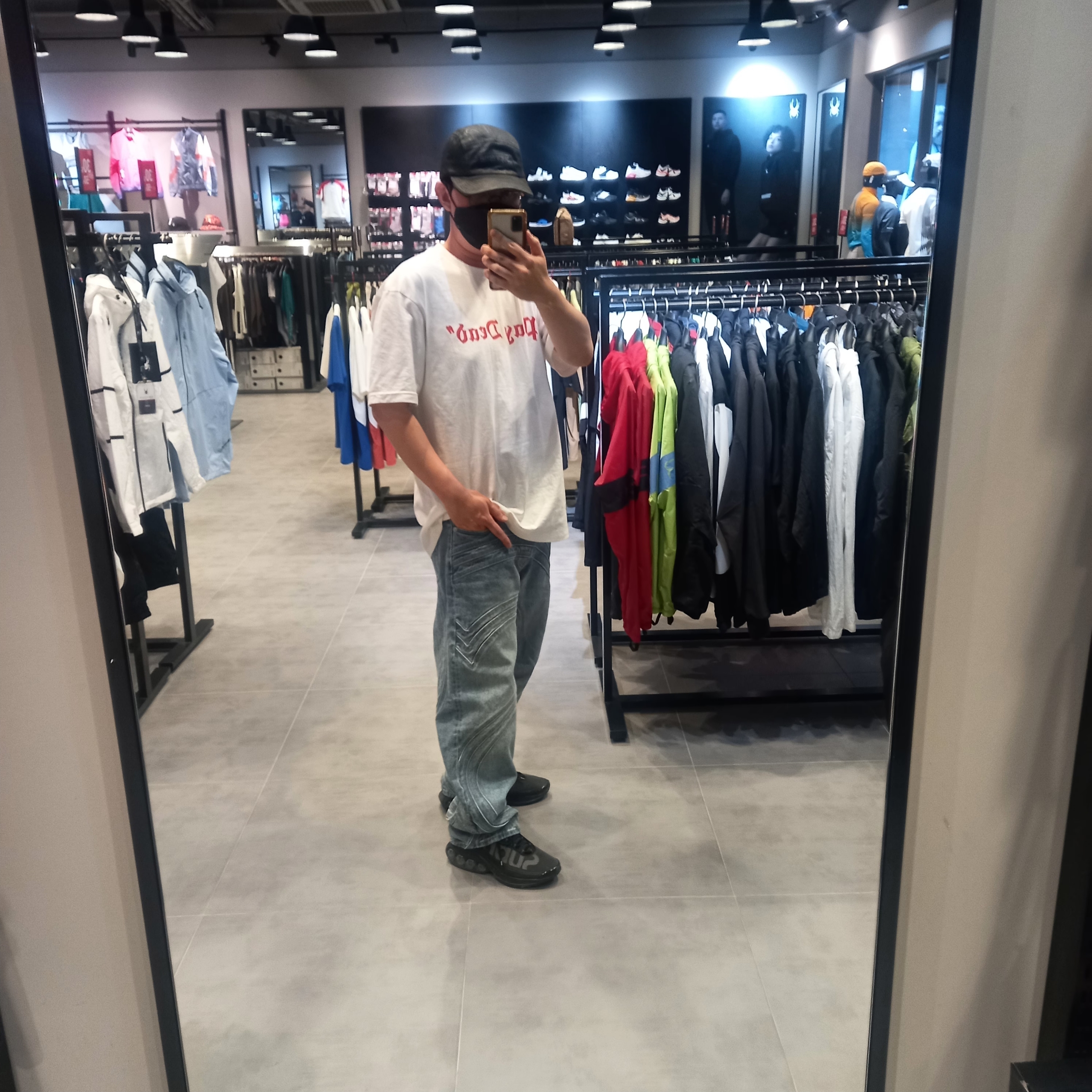 Supreme x MM6 Maison Margiela Painted Camp Cap Black - 24SS, Supreme Play Dead T-Shirt White - 22FW 착용 스타일 - 2