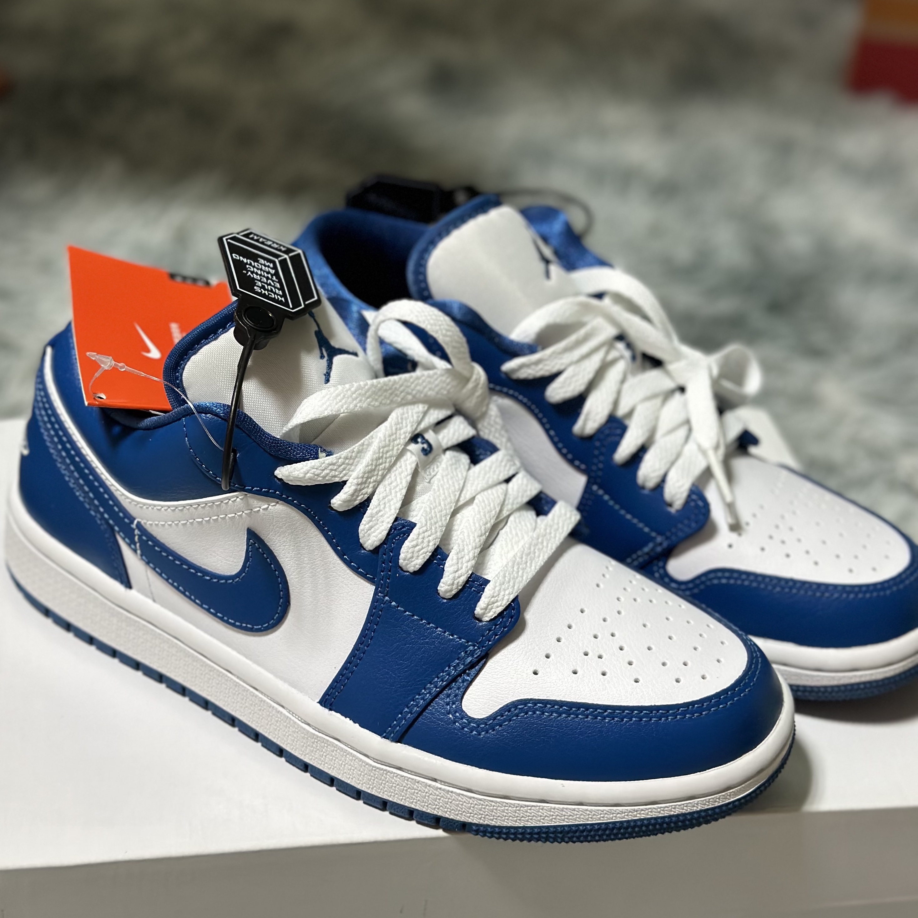 (W) Jordan 1 Low White Dark Marina Blue 착용 스타일 - 1