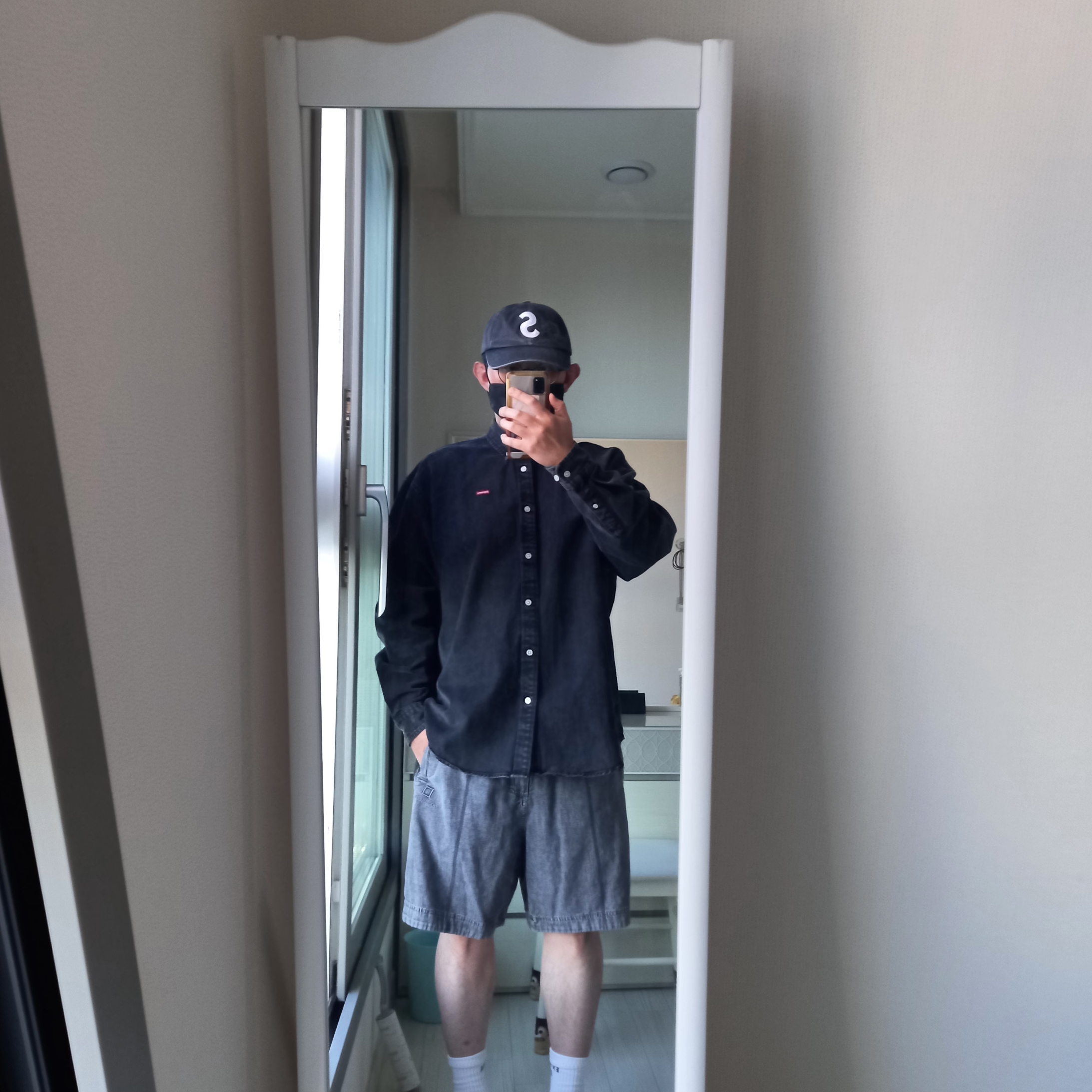 Supreme Pigment Canvas S Logo 6-Panel Black - 23SS, Supreme Small Box Shirt Washed Black - 24SS 착용 스타일 - 2
