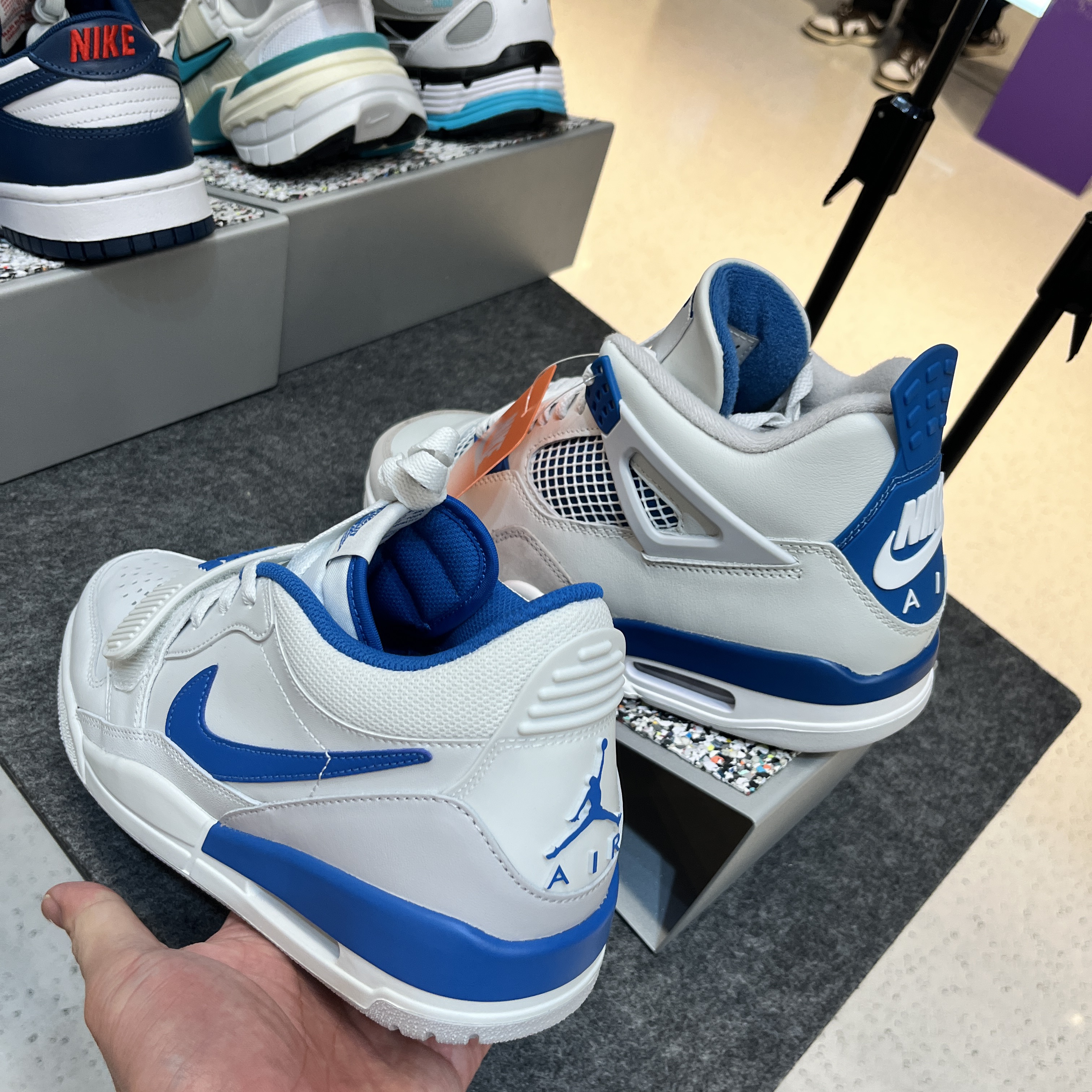 Jordan 4 Retro Industrial Blue 착용 스타일 - 2