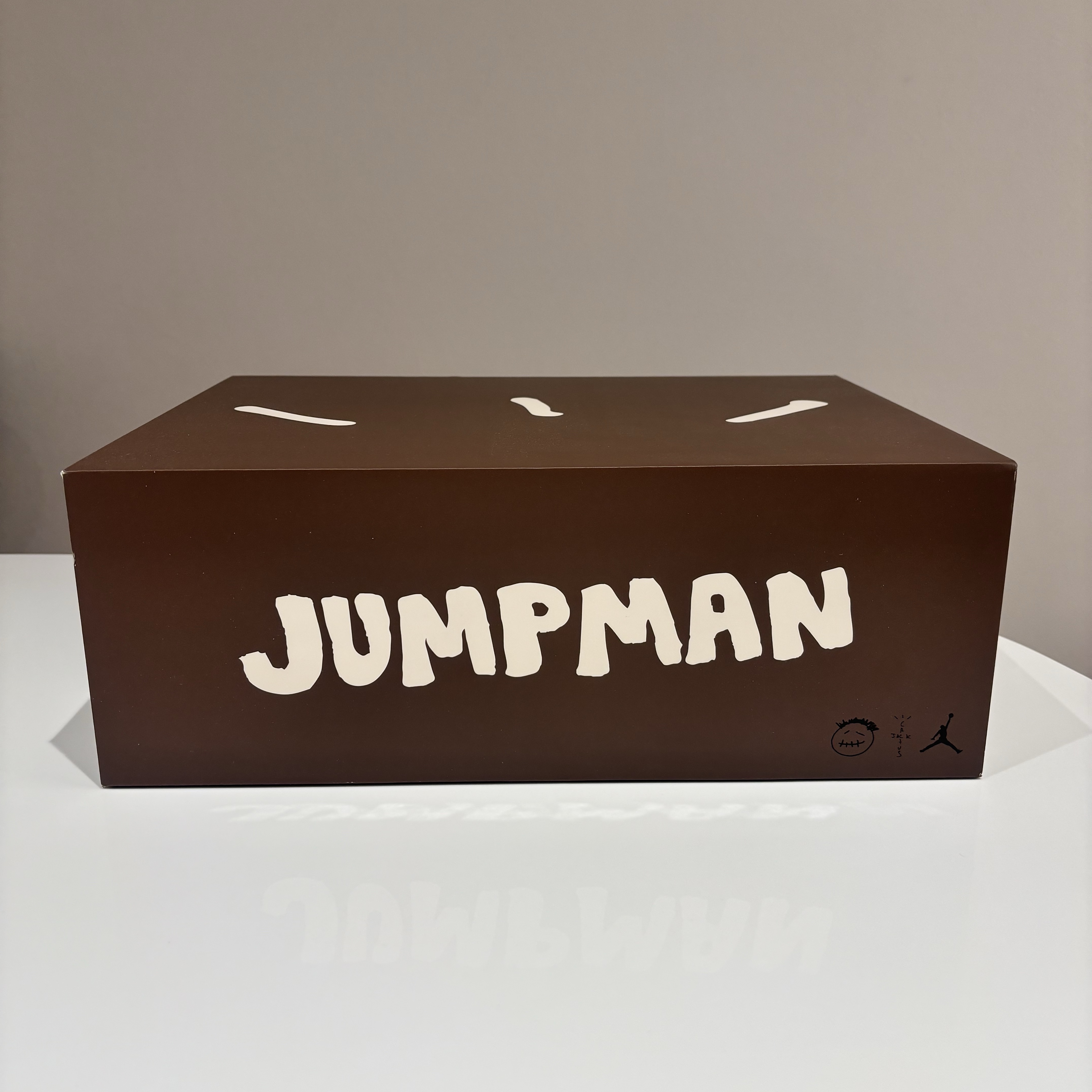 Jordan x Travis Scott Jumpman Jack TR Sail and Dark Mocha 착용 스타일 - 3
