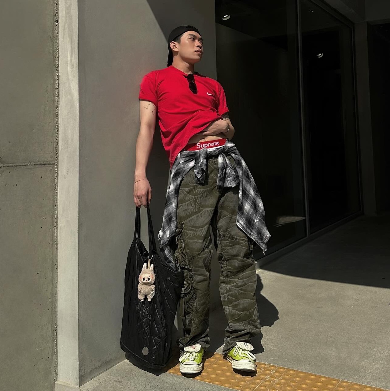 Yeezy Gap Engineered By Balenciaga Flame Cap Black, Gentle Monster Ghost 01 Black 착용 스타일 - 3