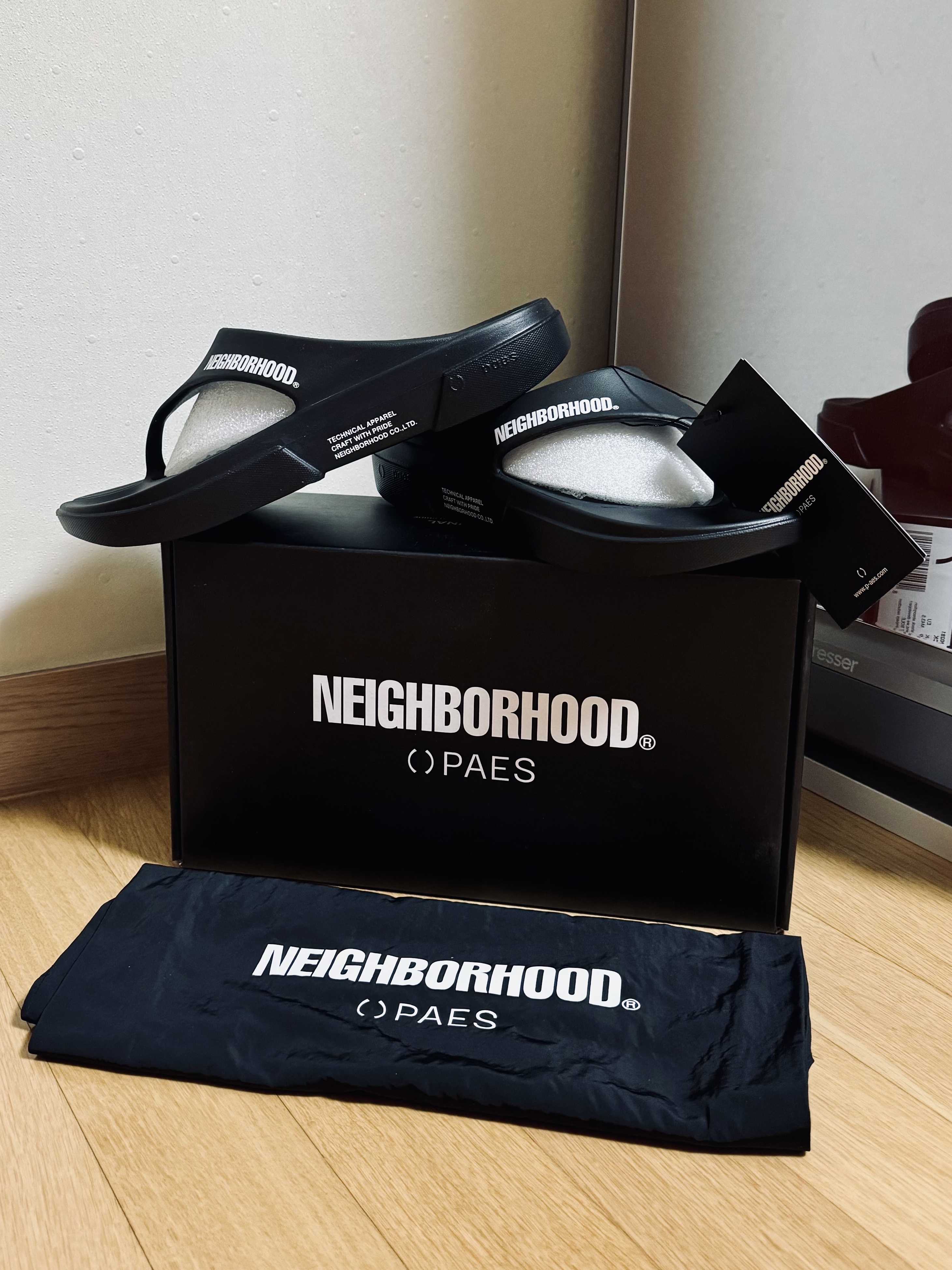 PAES Slide 01 Black coating, PAES Flipflop 02 Black 착용 스타일