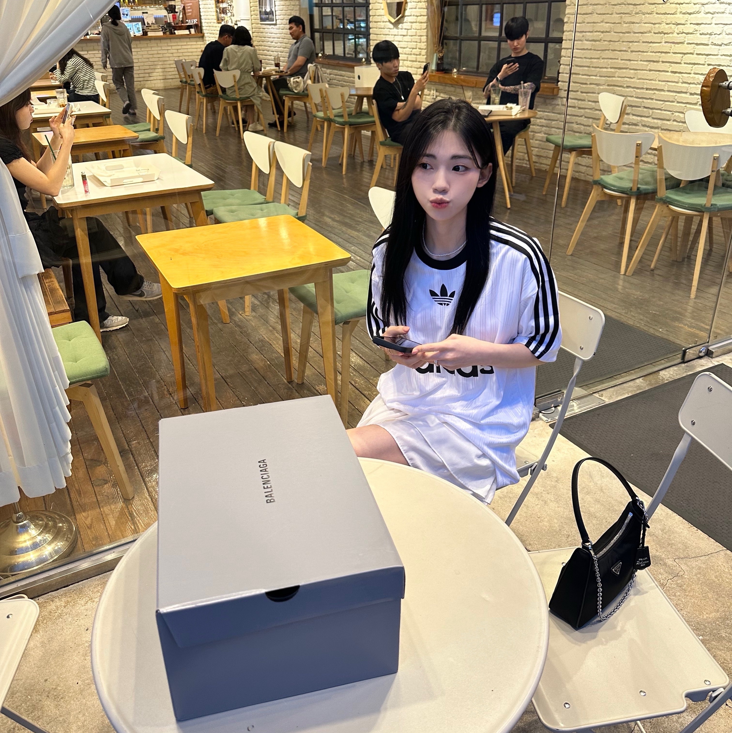 Adidas Adicolor T-Shirt White Black - KR Sizing, Prada Re-Edition 2005 Re-Nylon Mini Hobo Bag Black 착용 스타일