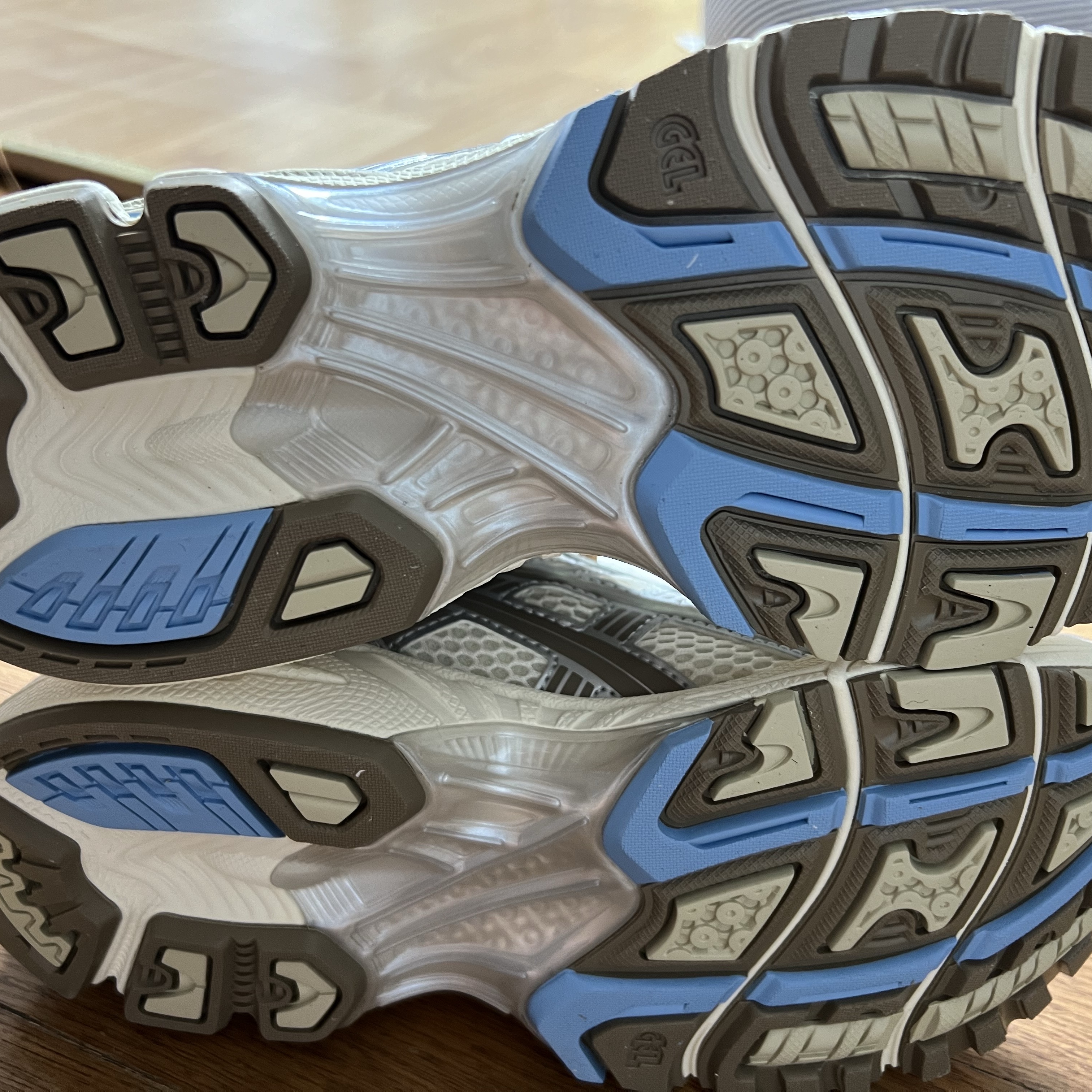 (W) Asics Gel-Kayano 14 Cream Pepper 착용 스타일 - 5