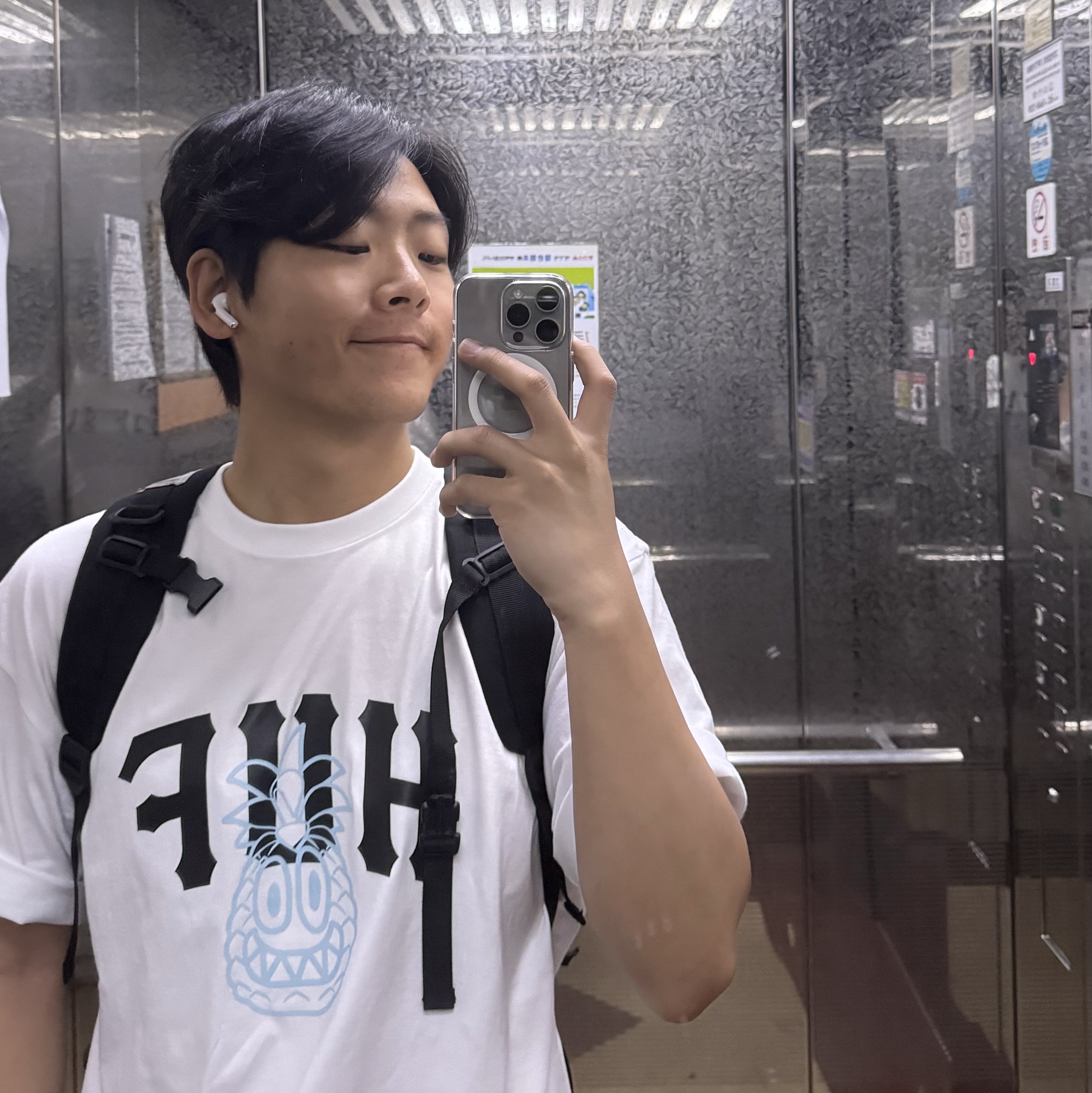 HUF x Reddy Pinnacle T-Shirt White 착용 스타일