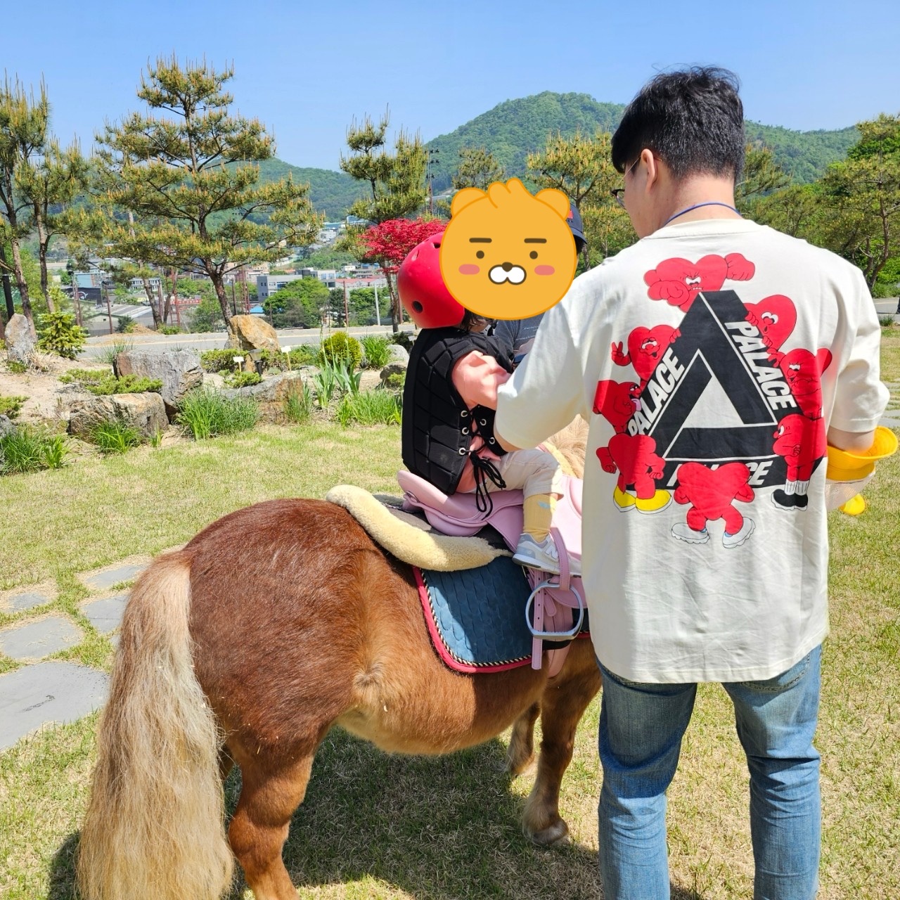 Palace Tri-Hearts T-Shirt Soft White - 24SS 착용 스타일
