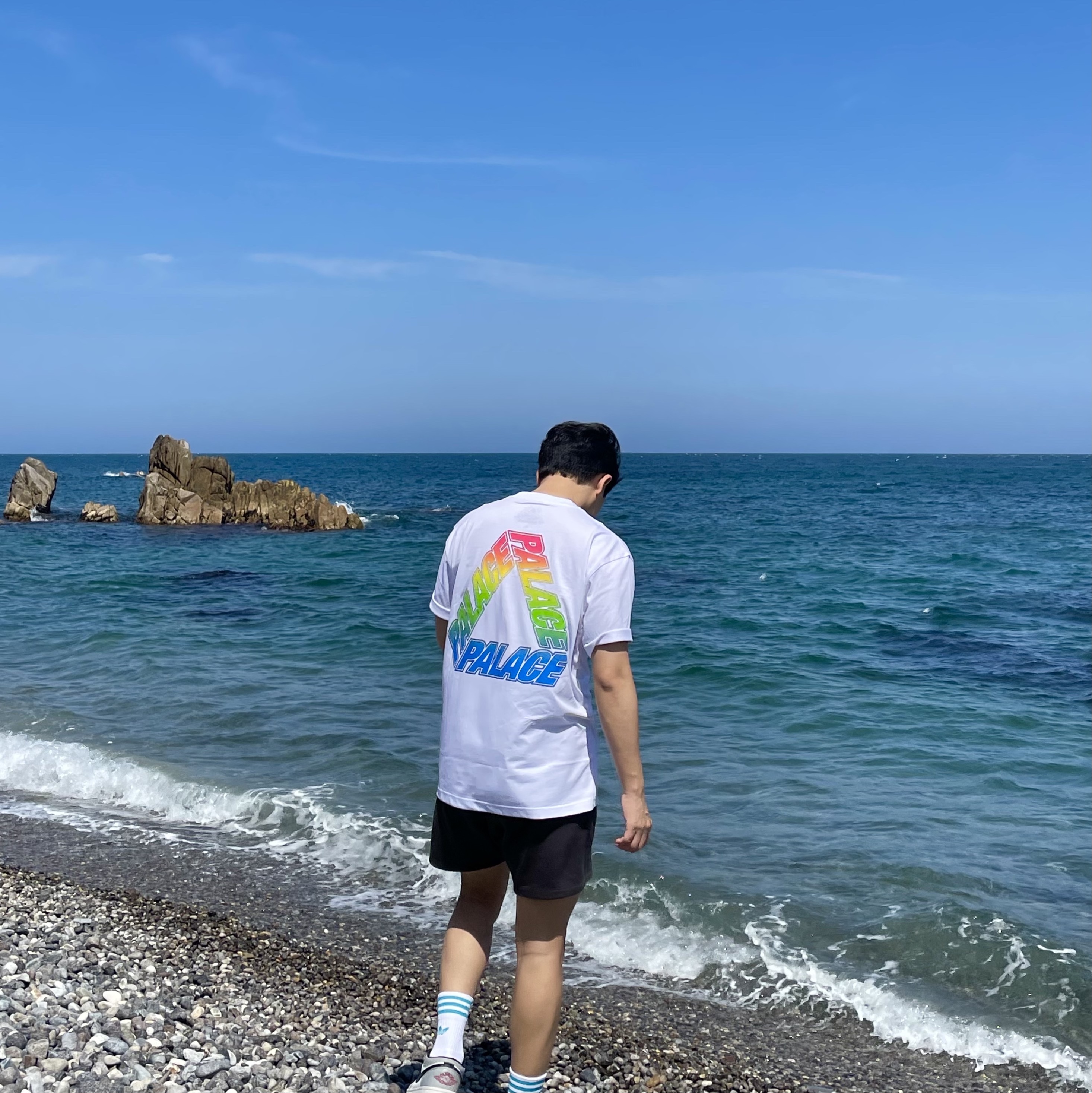 Palace Spectrum P3 T-Shirt White - 23SS, Essentials 1977 Shorts Iron - 22SS 착용 스타일