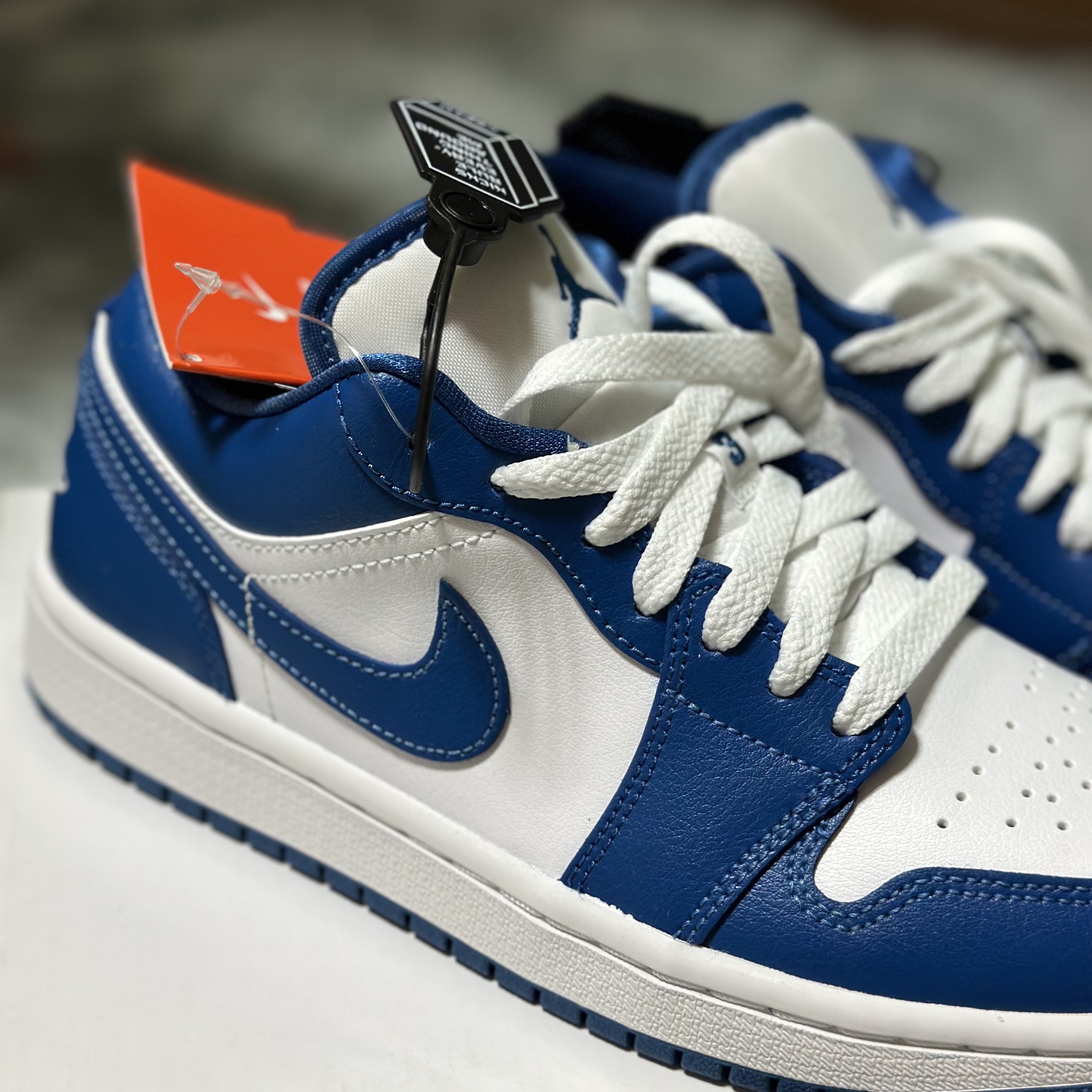(W) Jordan 1 Low White Dark Marina Blue 착용 스타일 - 4