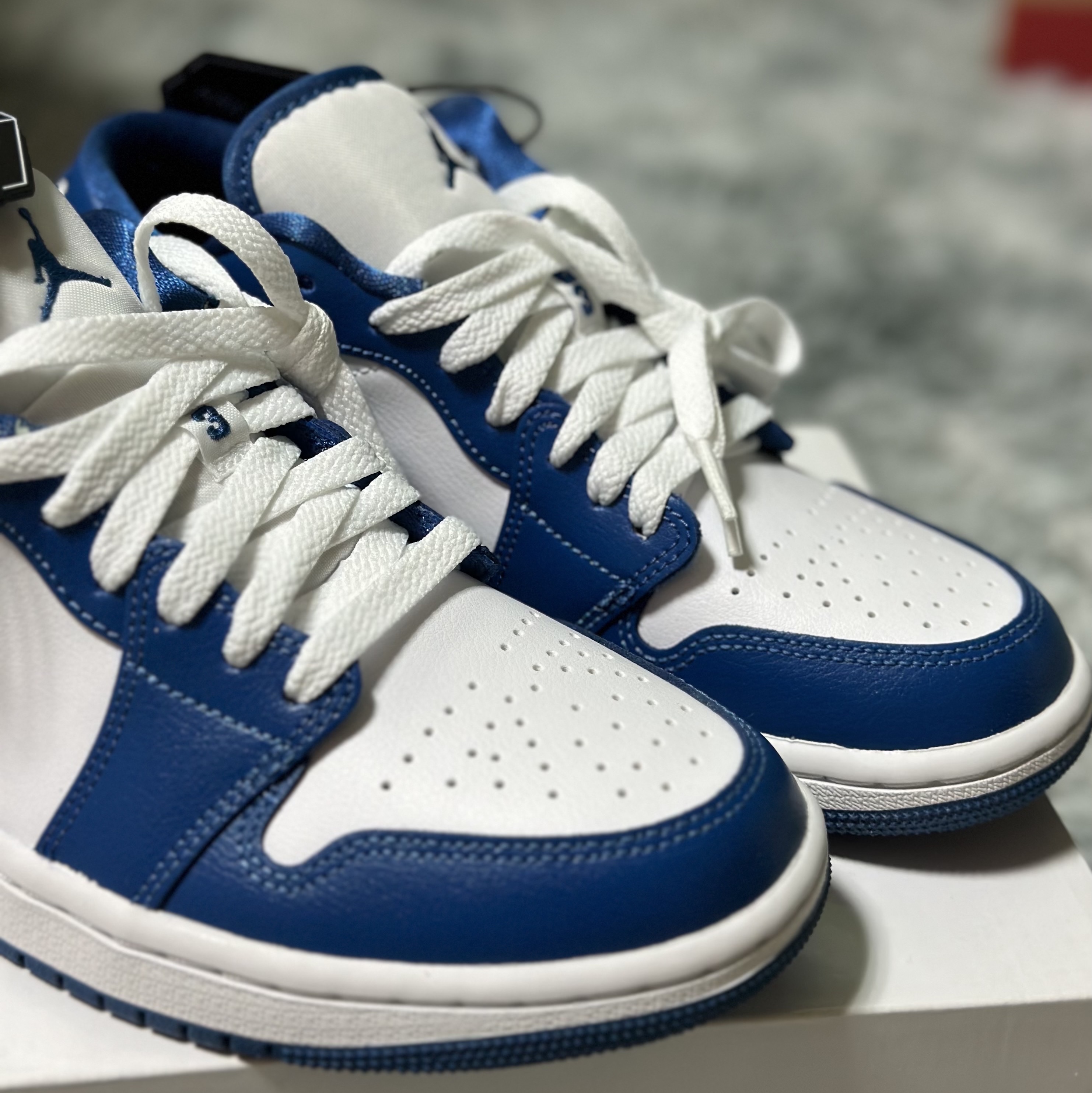 (W) Jordan 1 Low White Dark Marina Blue 착용 스타일 - 2