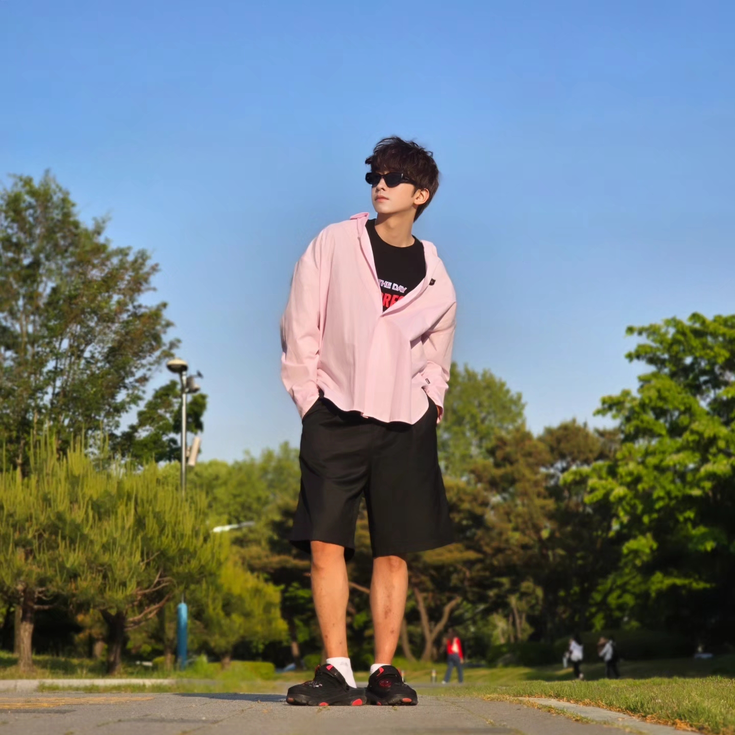 Crocs x Staple Classic All Terrain Clog Black, Millo Archive Minimalist Bermuda Half Pants Pine Green 착용 스타일 - 9