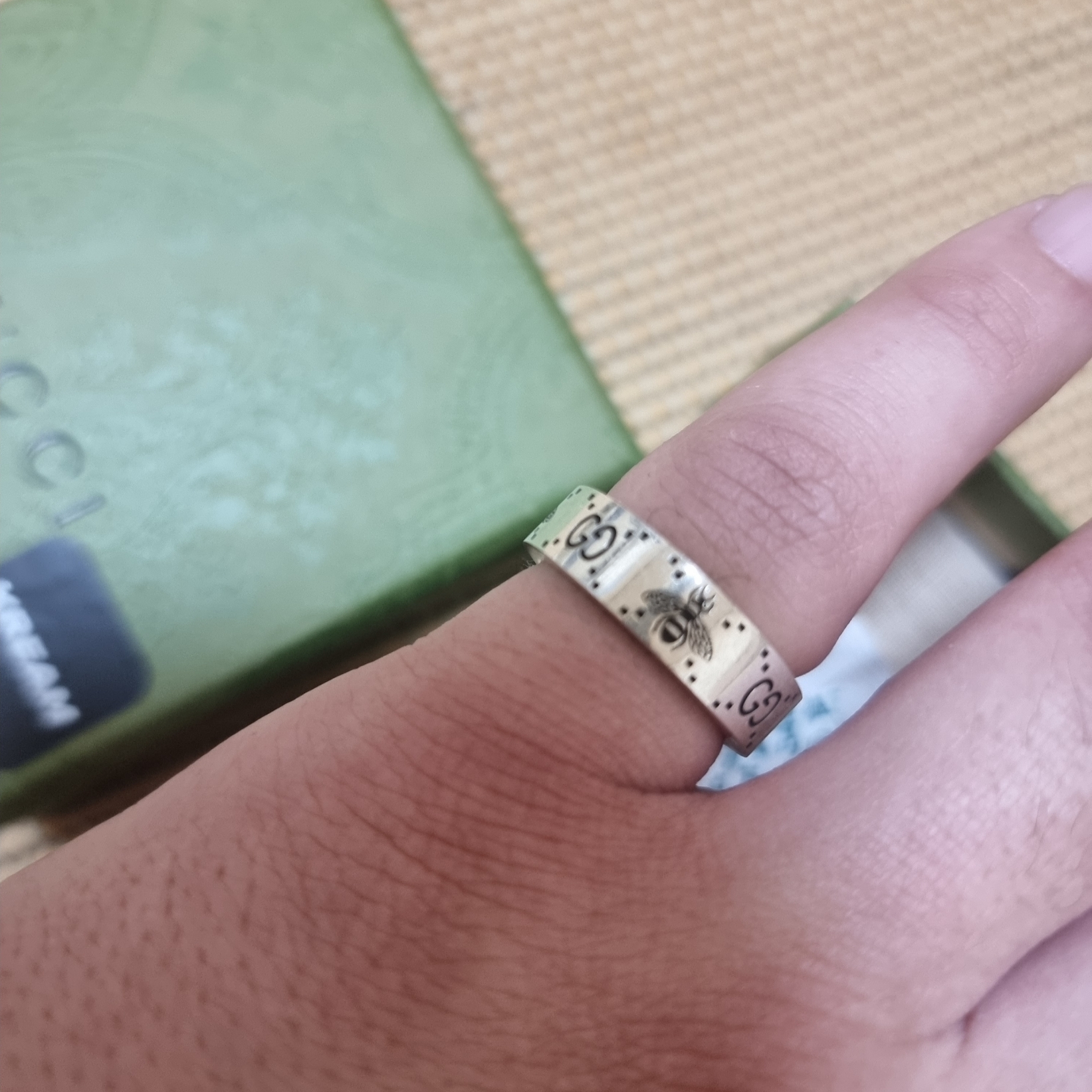 Gucci Double G Bee Engraved Ring Silver 착용 스타일