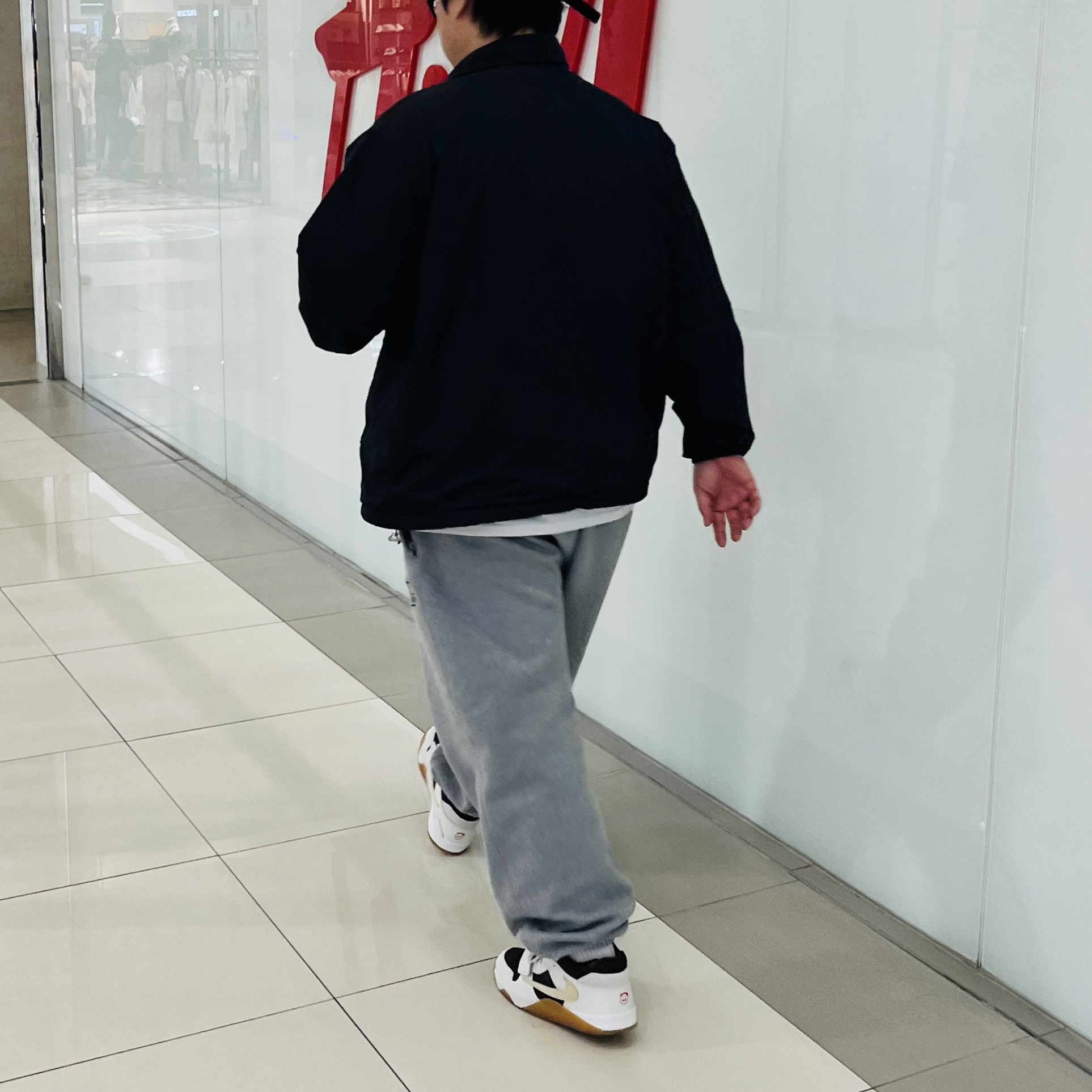 Jordan x Travis Scott Jumpman Jack TR Sail and Dark Mocha 착용 스타일 - 1