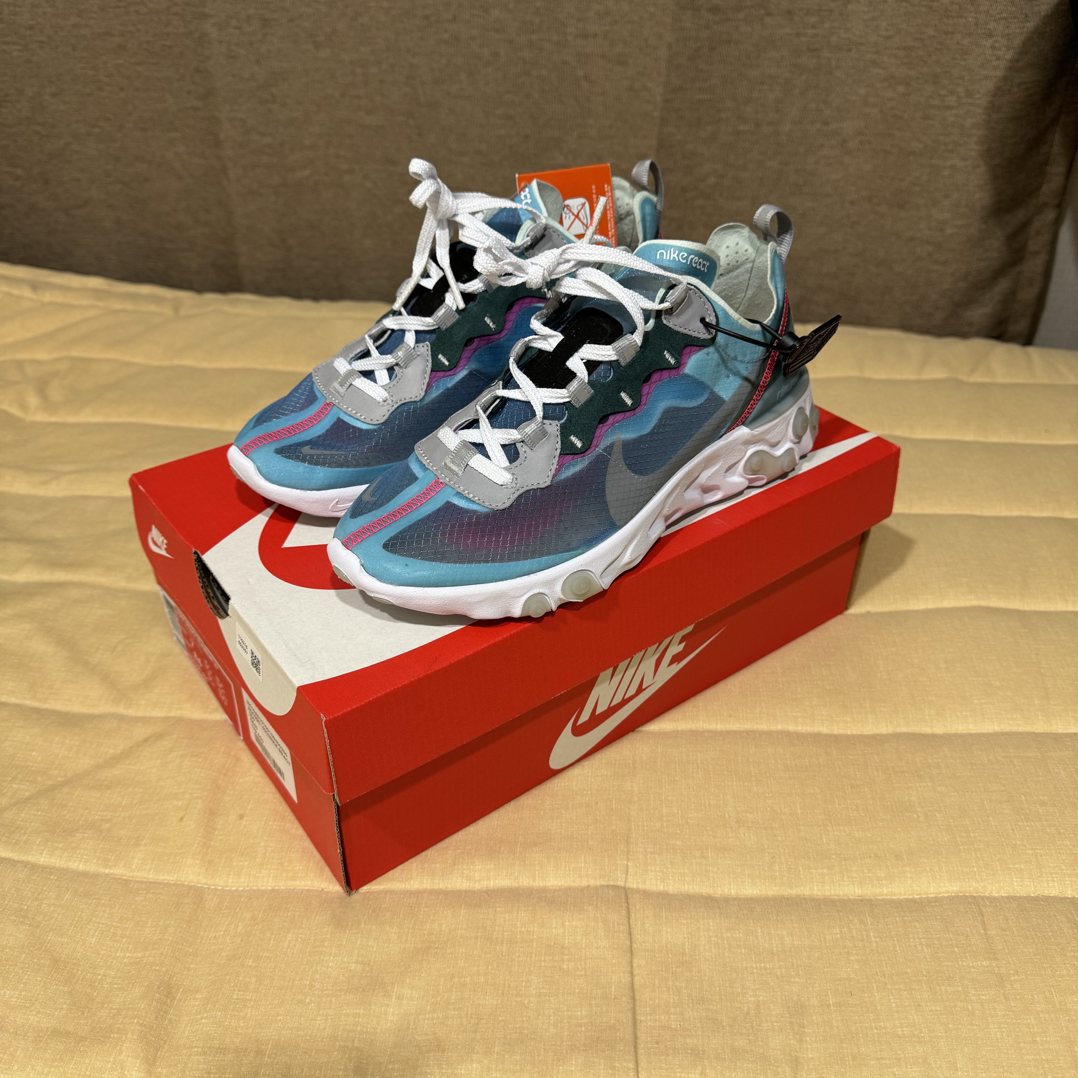 Nike React Element 87 Royal Tint 착용 스타일