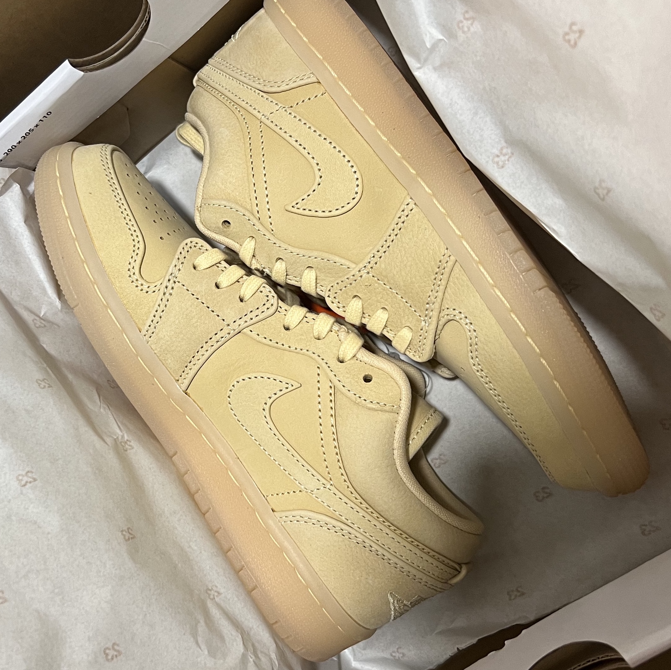 (W) Jordan 1 Low SE Pale Vanila 착용 스타일