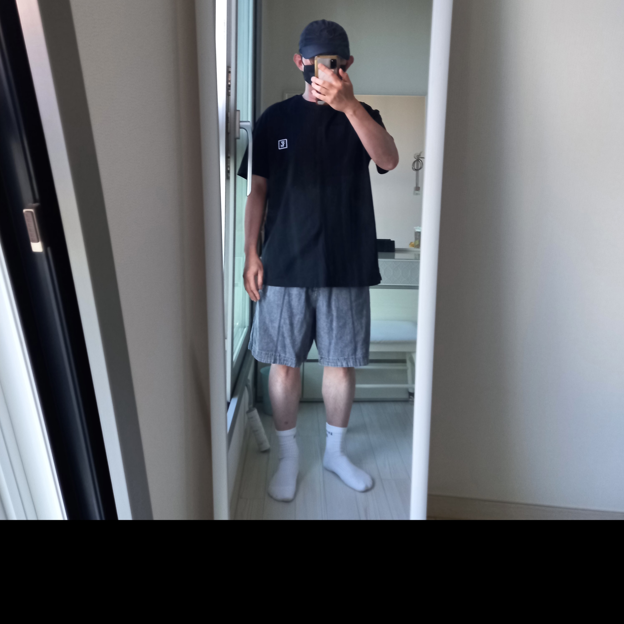 Wooyoungmi Luminous Jellyfish Back Logo T-Shirt Black - 24SS 착용 스타일 - 3