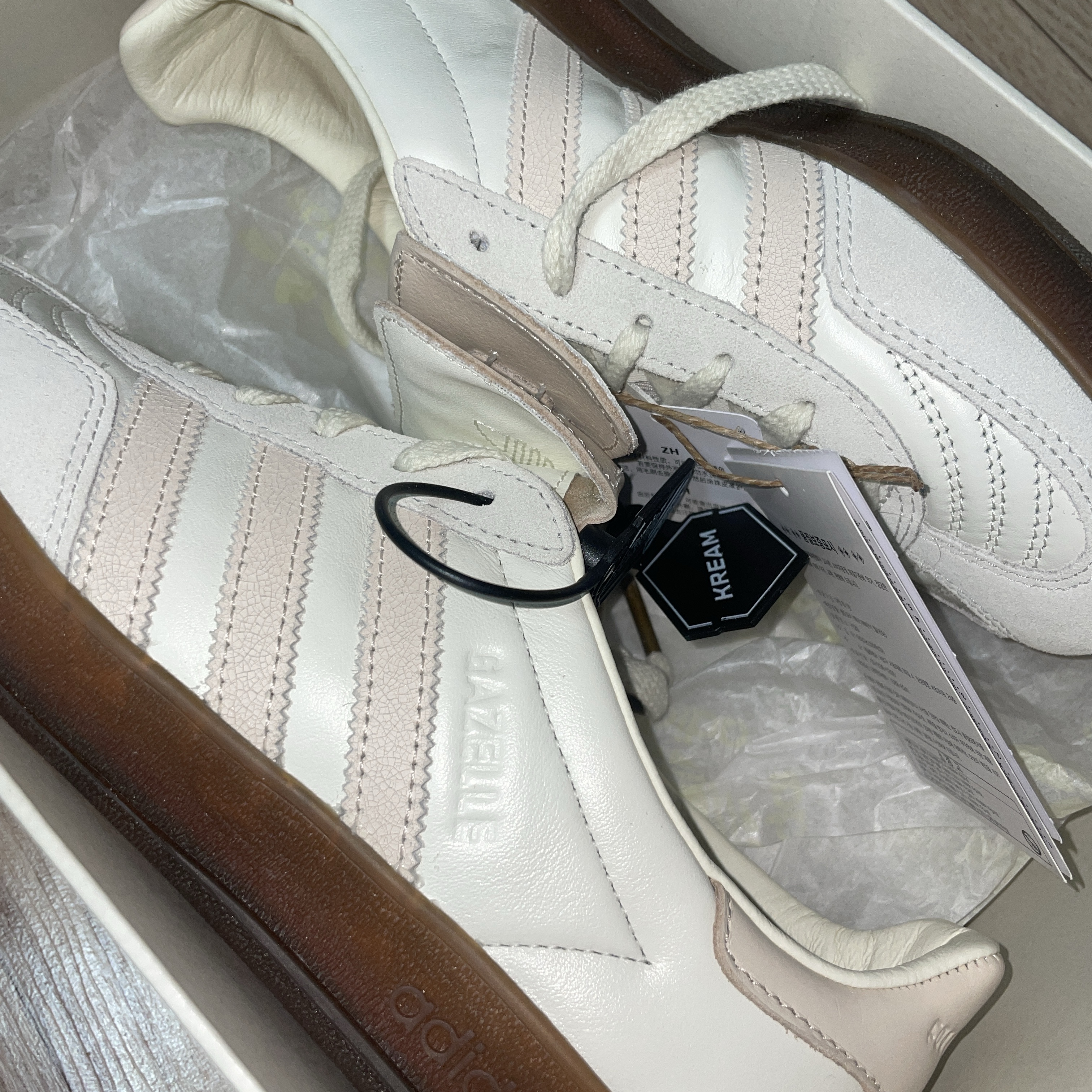 Adidas x Foot Industry Gazelle Indoor Off White Sand Strata 착용 스타일