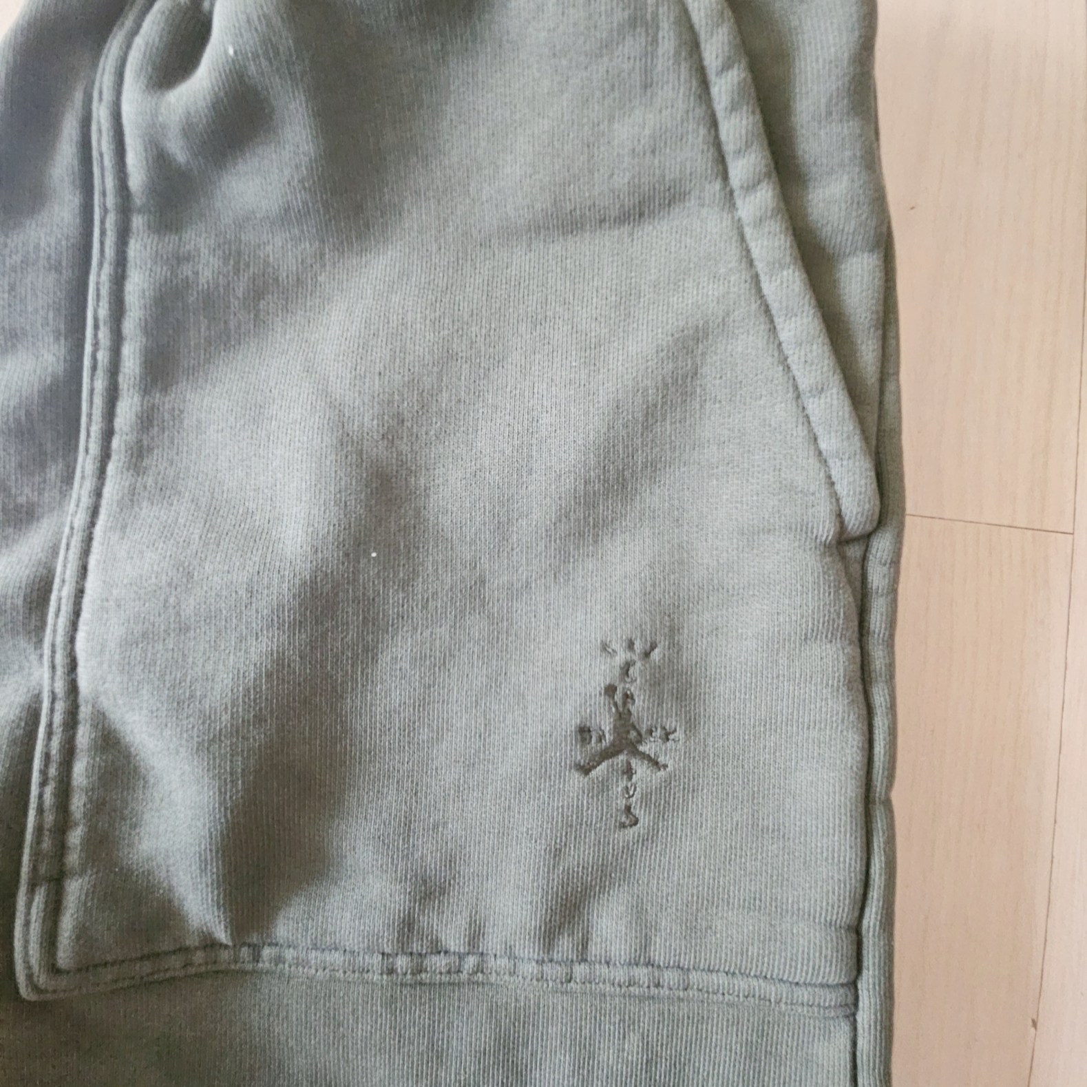 Jordan x Travis Scott Fleece Pants Cargo Khaki (DZ5508-325) 착용 스타일 - 3