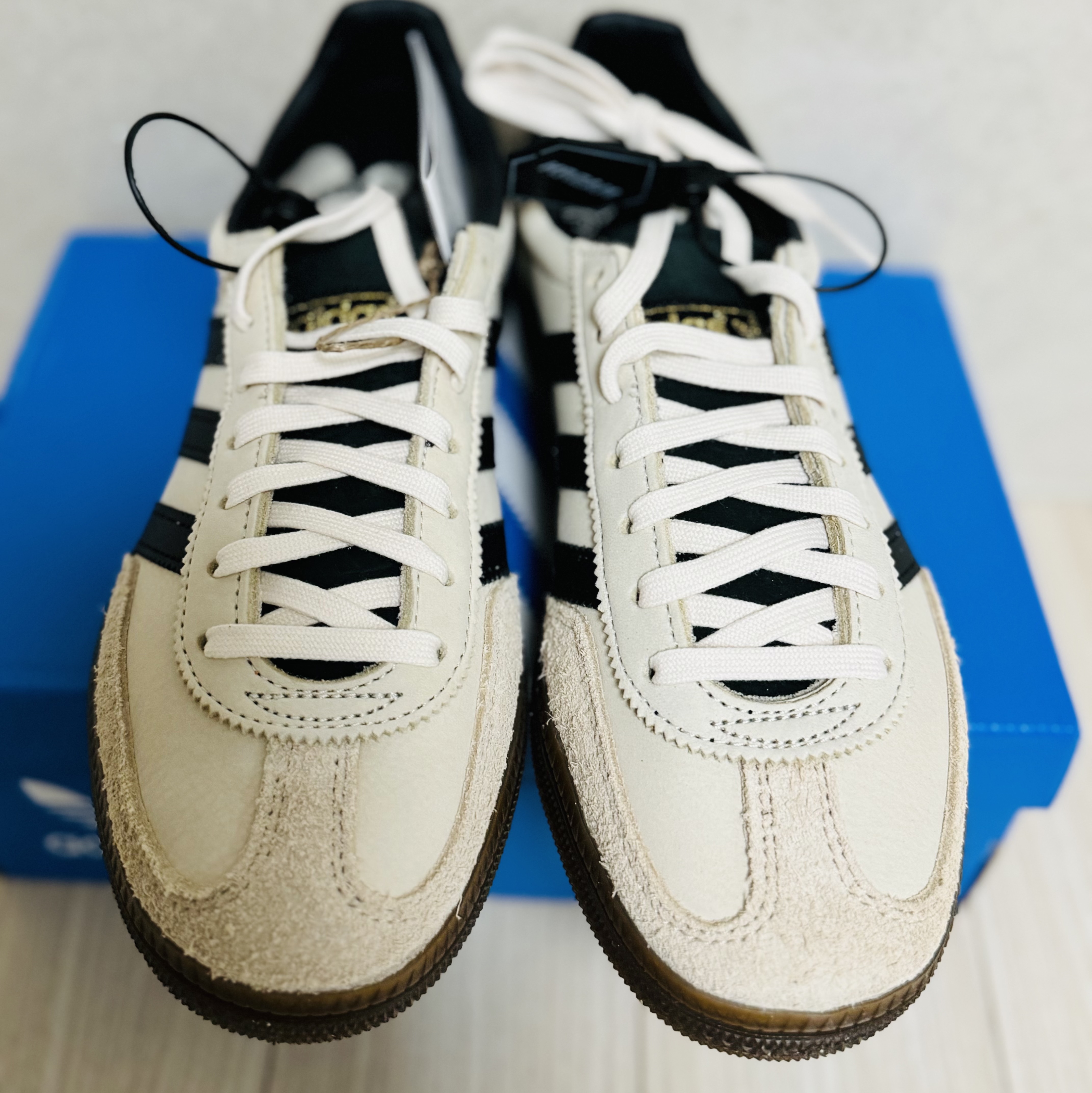 (W) Adidas Spezial Handball Wonder White Core Black 착용 스타일 - 5