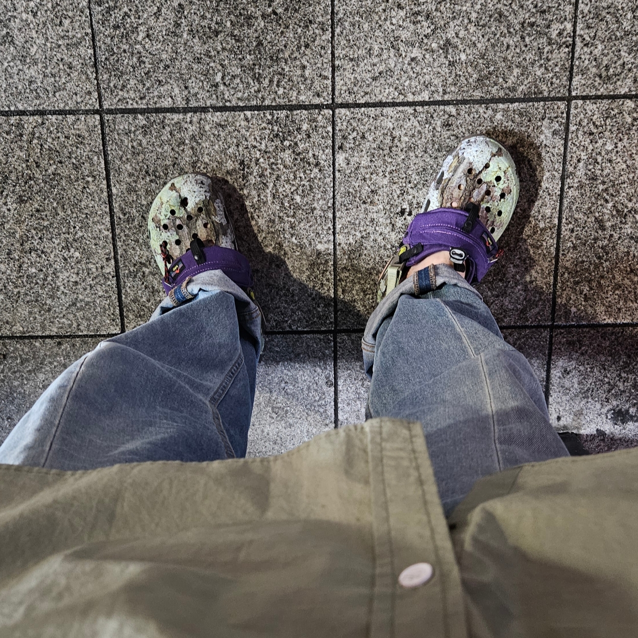 Crocs x Bodega All Terrain Clog Nict-Tech Mossy Bark 착용 스타일