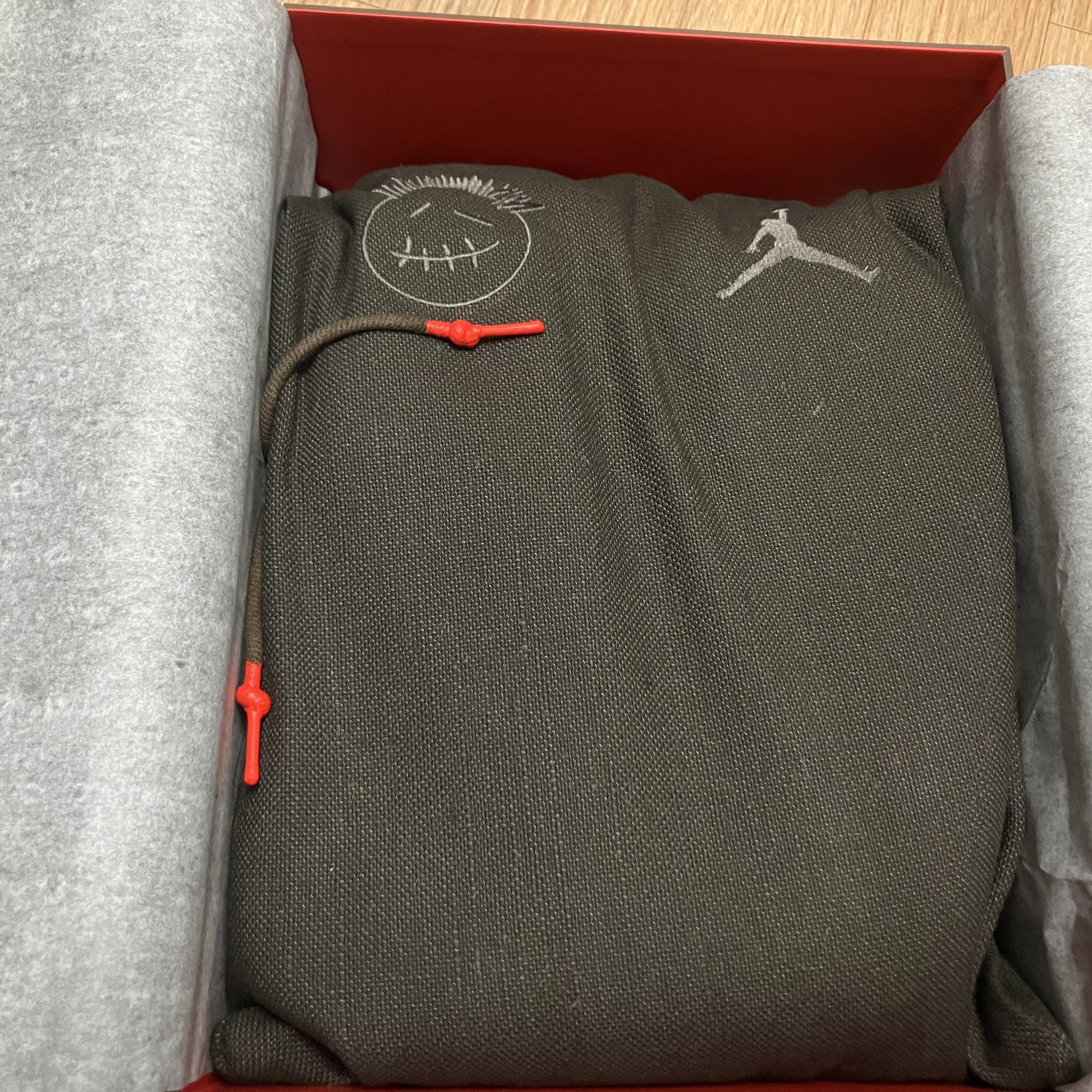 Jordan x Travis Scott Jumpman Jack TR Sail and Dark Mocha 착용 스타일 - 4