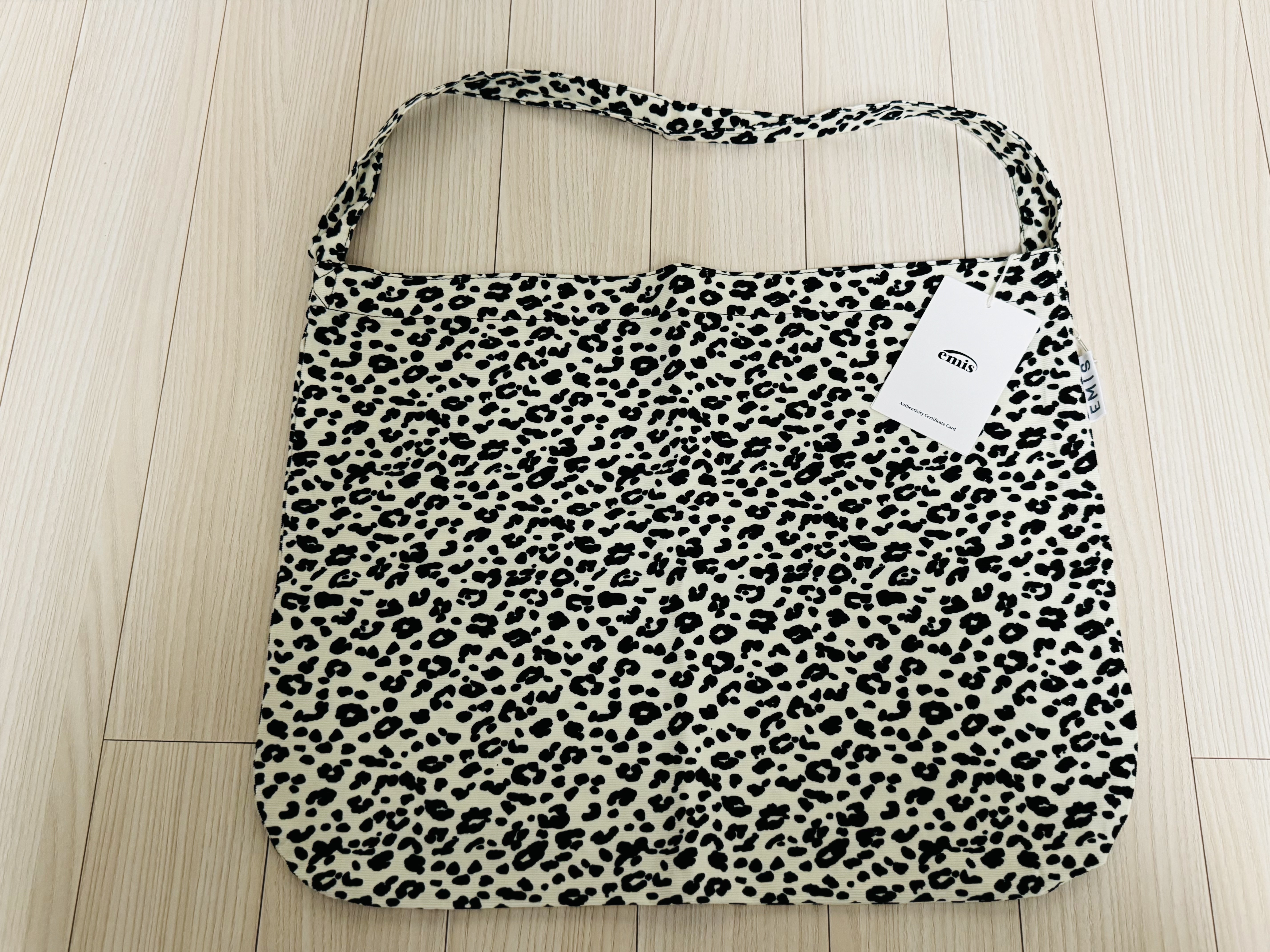 Emis 22Y Leopard Corduroy Eco Bag Ivory 착용 스타일 - 1