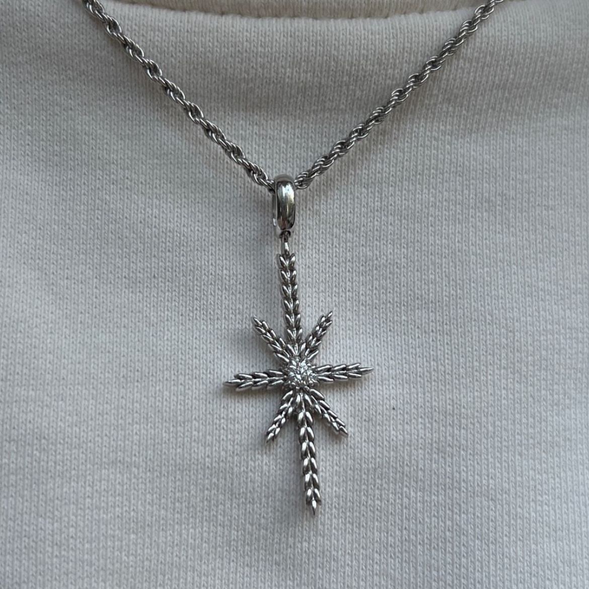 [KREAM 단독 / 프리오더] KID MIILI x DAVID AVLN Glacier Diamond Pendant 착용 스타일