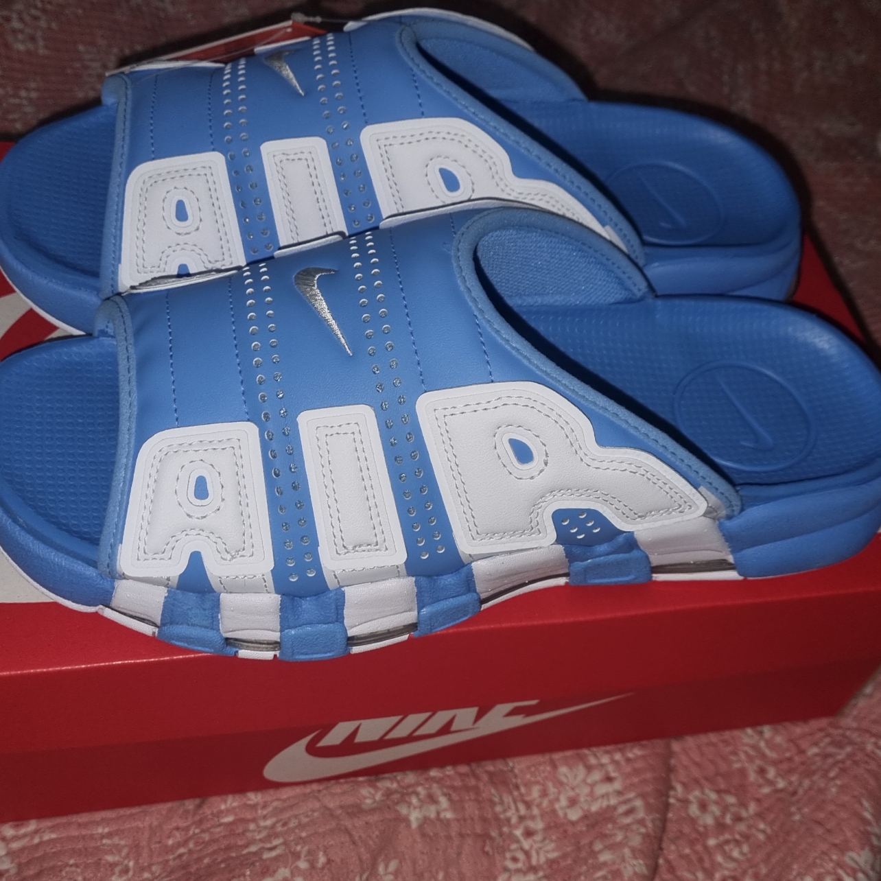 Nike Air More Uptempo Slide University Blue 착용 스타일 - 1