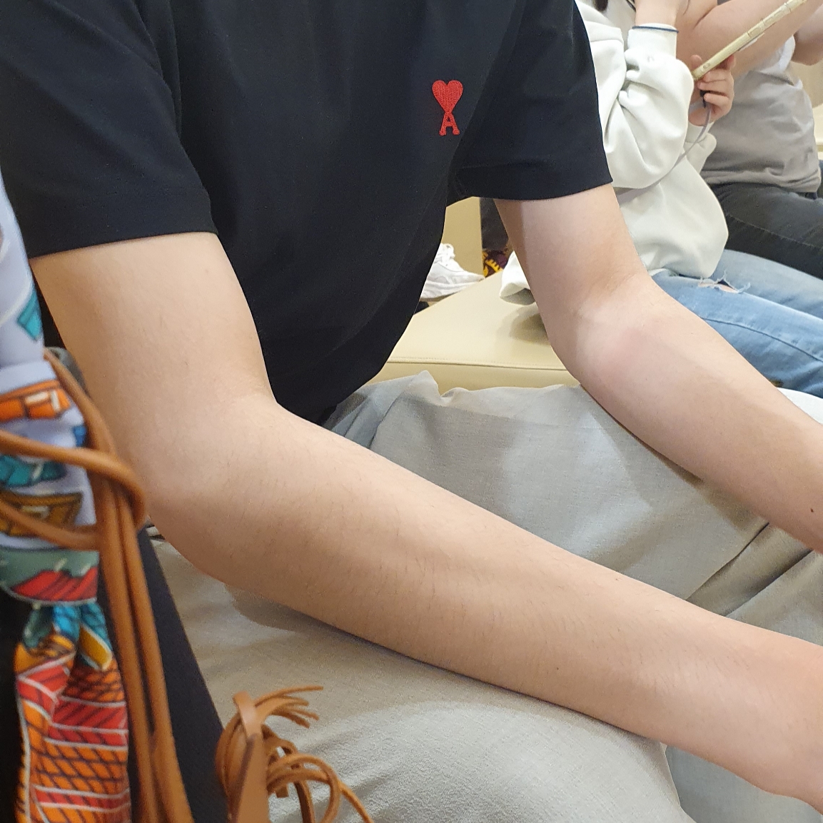 AMI de Coeur T-Shirt Black 착용 스타일
