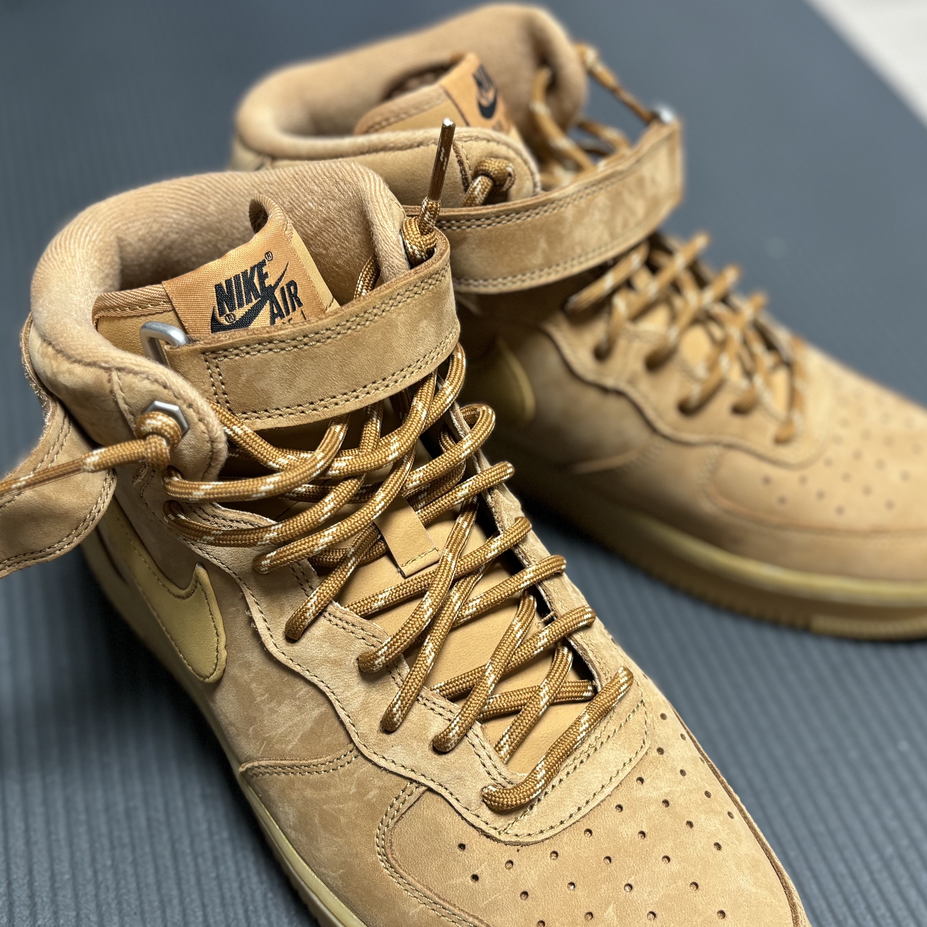 Nike Air Force 1 Mid '07 WB Flax 착용 스타일