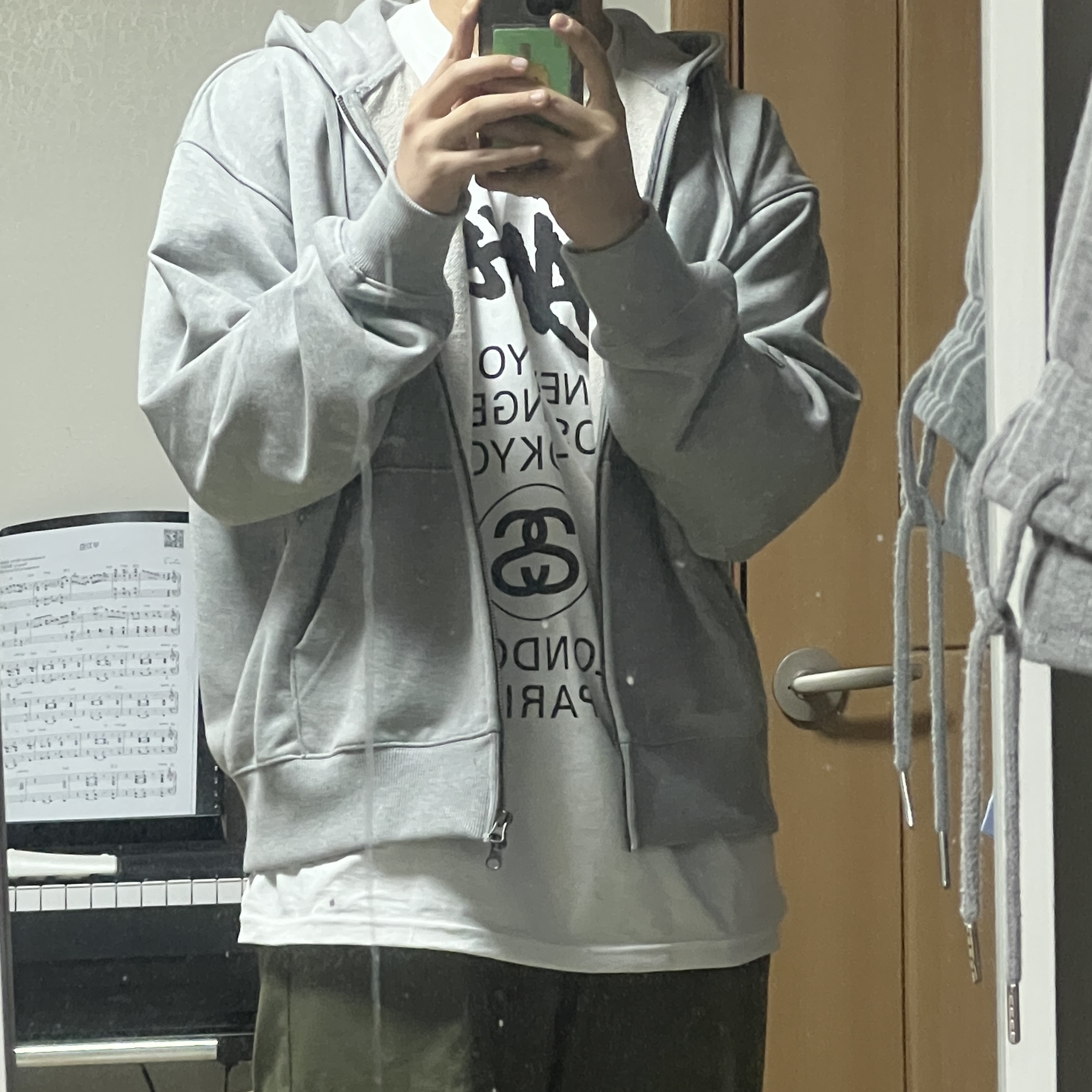 Stussy World Tour T-Shirt White 2024,2025 착용 스타일