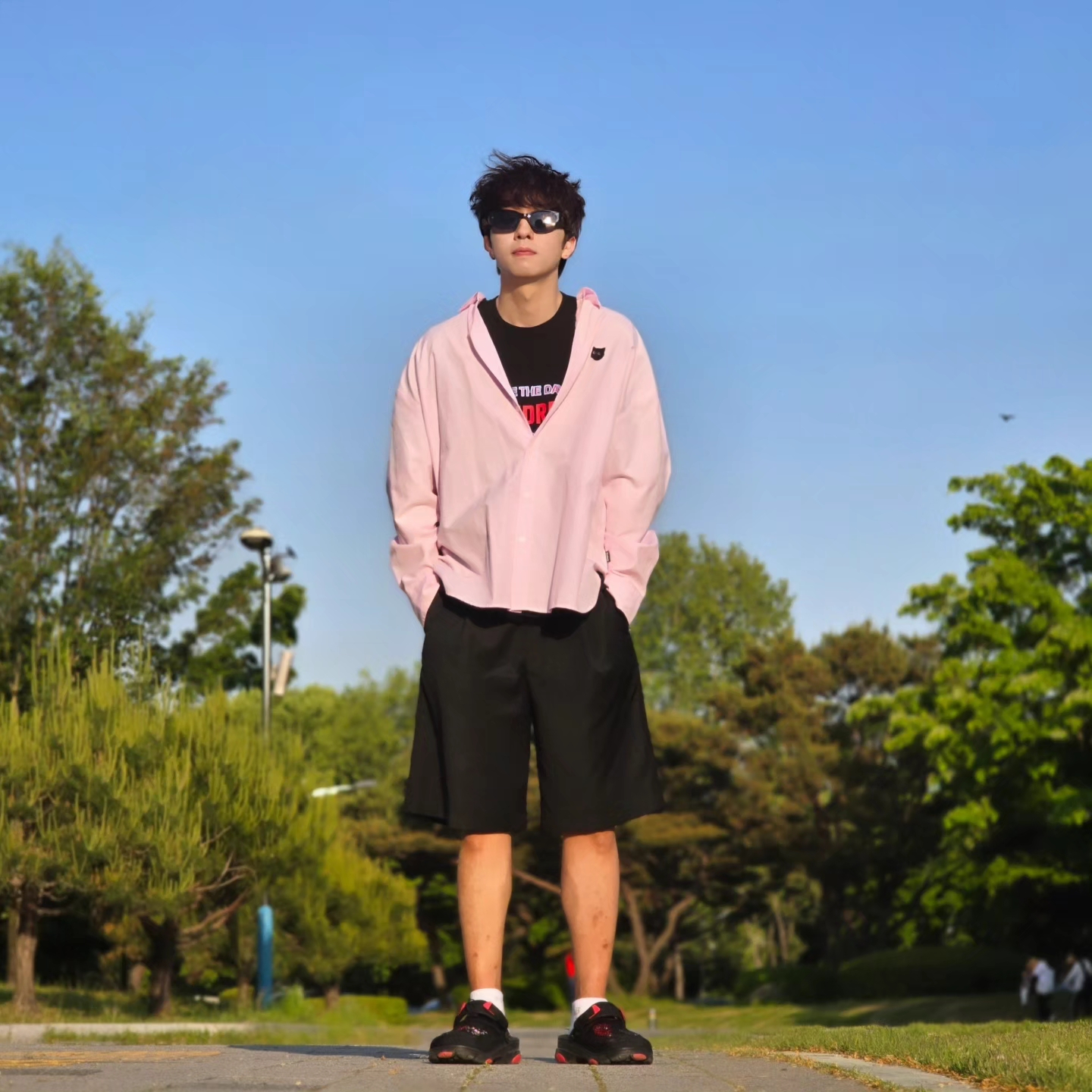 Crocs x Staple Classic All Terrain Clog Black, Millo Archive Minimalist Bermuda Half Pants Pine Green 착용 스타일 - 6