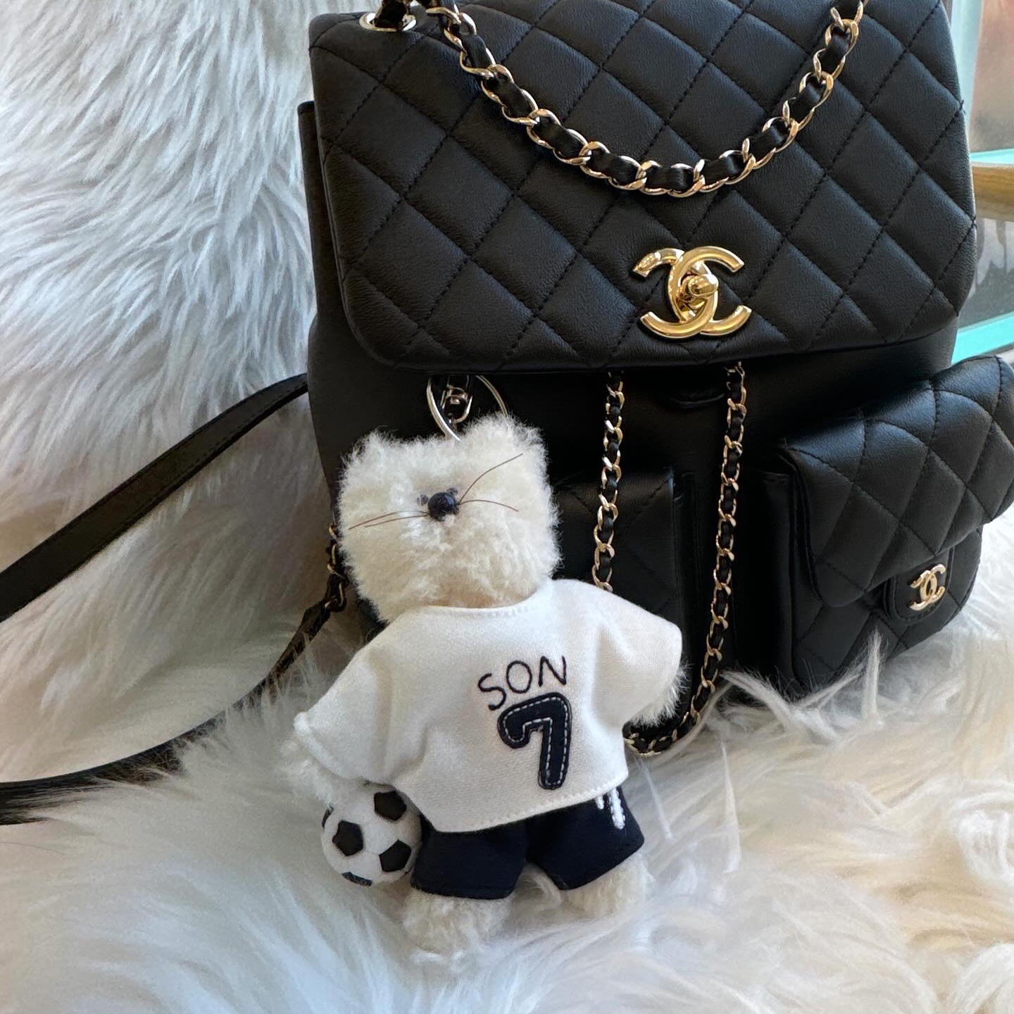 [예약 배송] NOS7 x Monamhee SON.hee Cream, Chanel Backpack Calfskin & Gold Black 착용 스타일