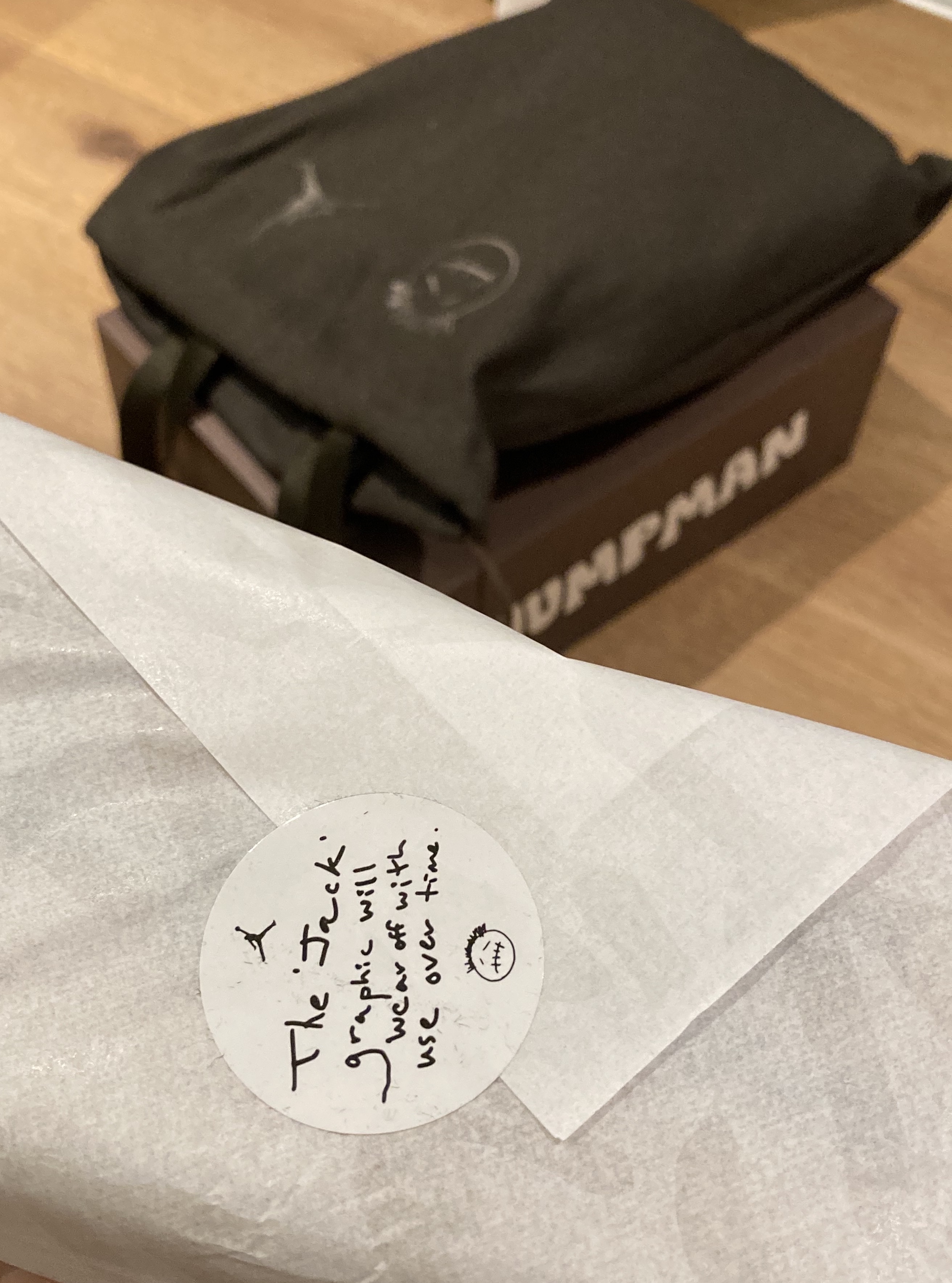Jordan x Travis Scott Jumpman Jack TR Sail and Dark Mocha 착용 스타일 - 2