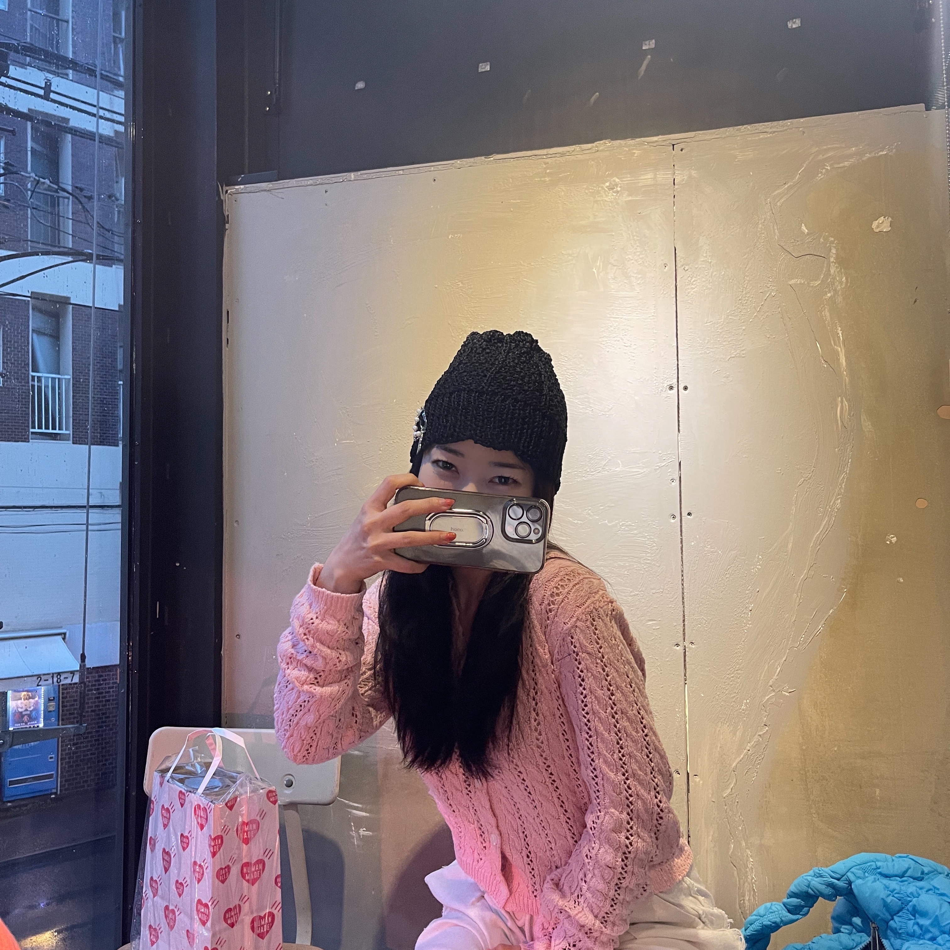 Margarin Fingers Heart Button Cable Cardigan Light Pink 착용 스타일