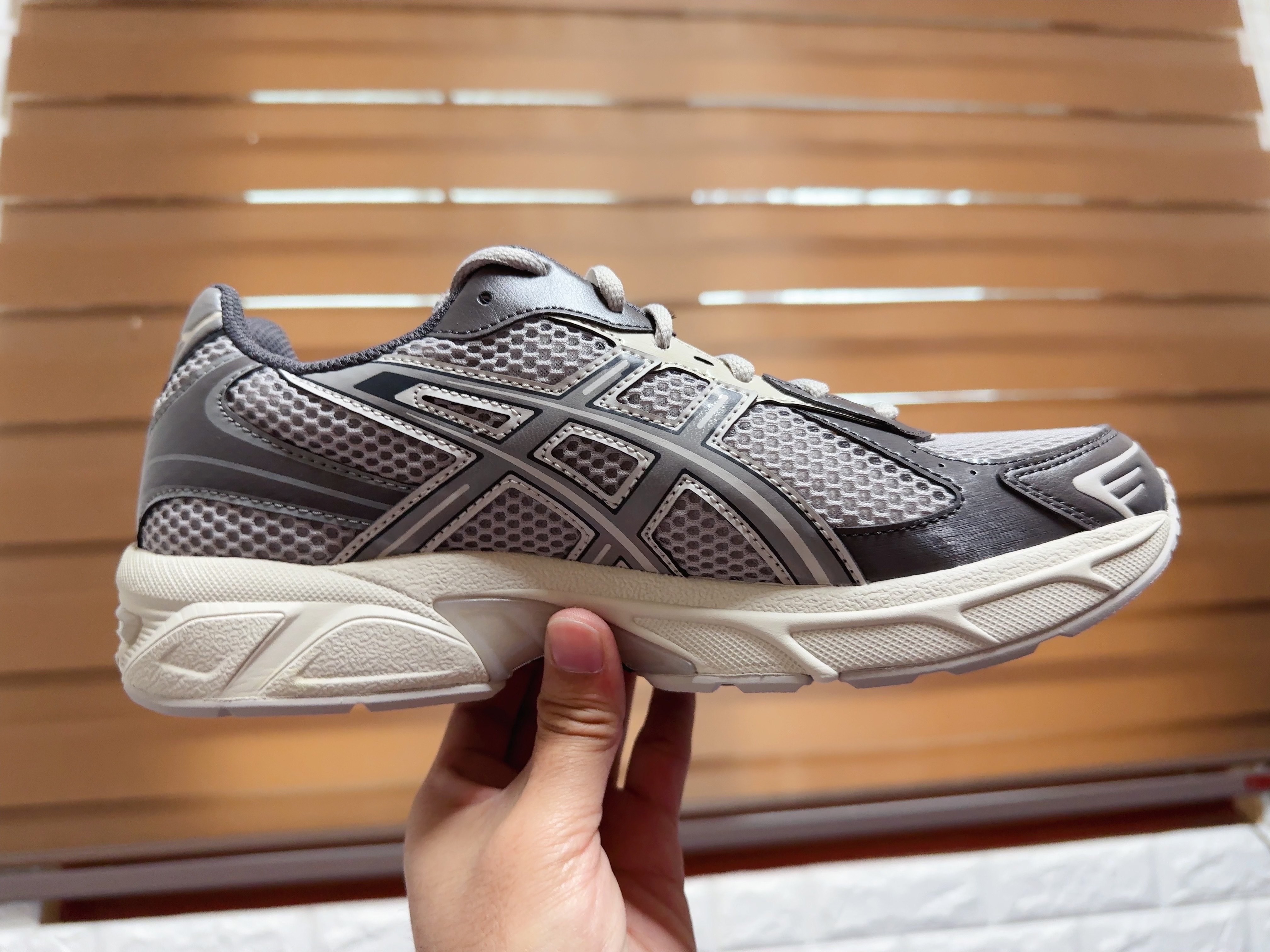 Asics Gel-1130 Oyster Grey Clay Grey 착용 스타일 - 3