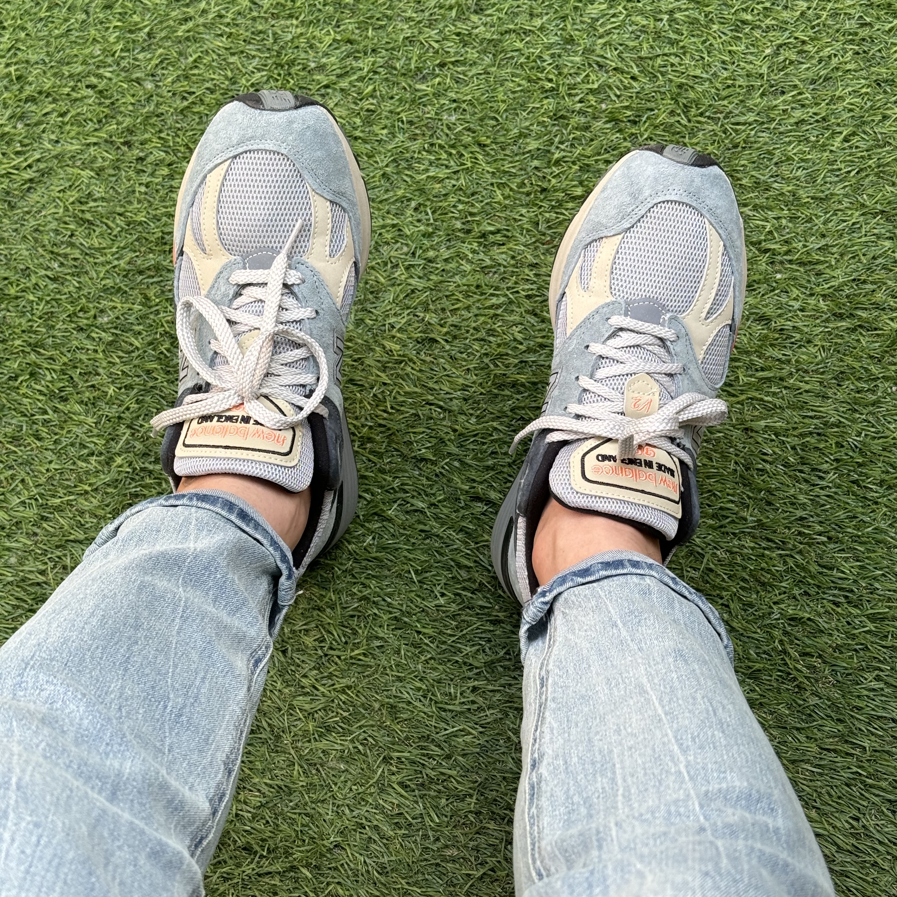 New Balance 991v2 Made in UK Blue Silver 착용 스타일 - 3