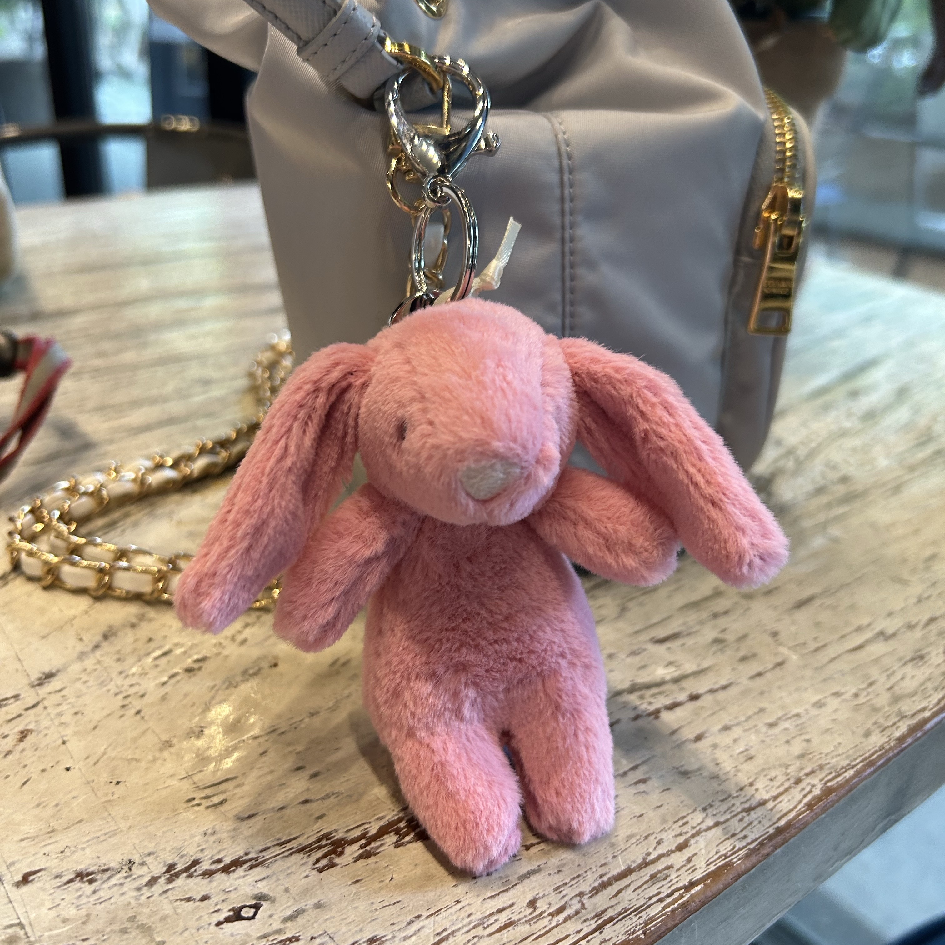 Jellycat Bashful Bunny Bag Charm Pink 착용 스타일