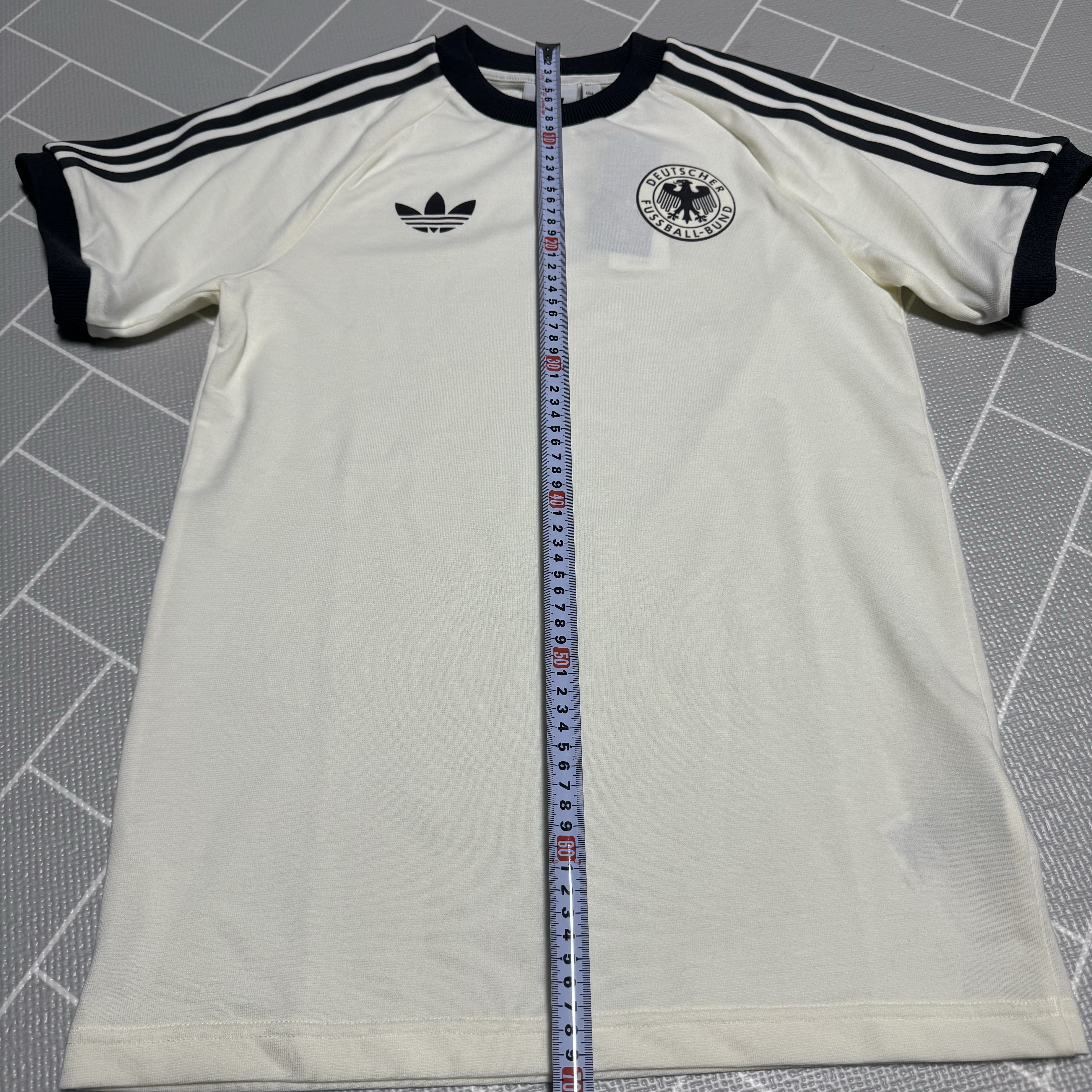 Adidas German Adicolor Classic 3-Stripes T-Shirt Off White - KR Sizing 착용 스타일