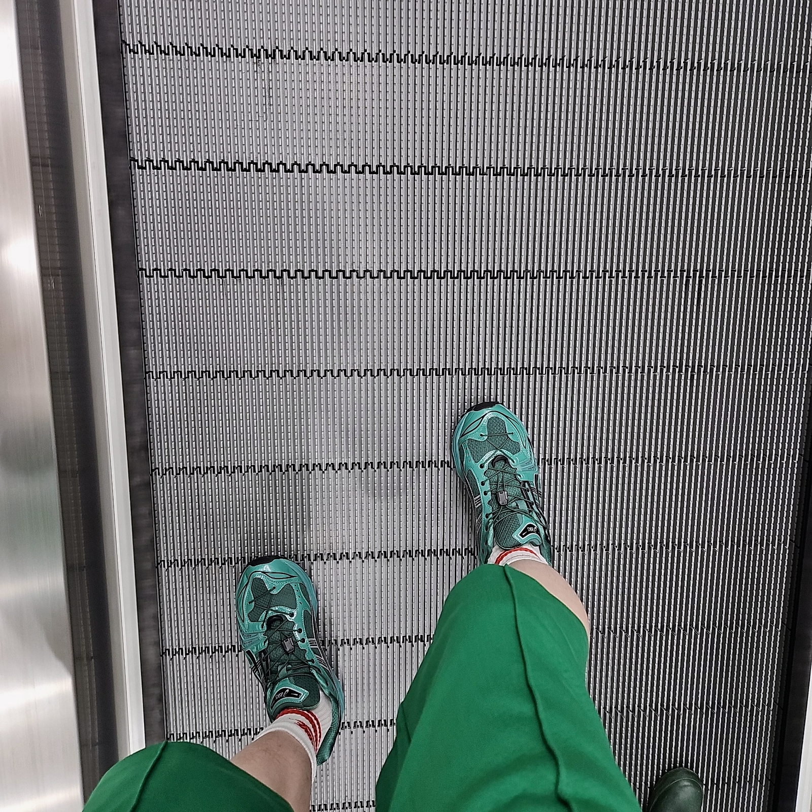 Asics x Unaffected Gel-Kayano 14 Uranus Green, Puma x AMI Shorts Verdant Green 착용 스타일 - 1