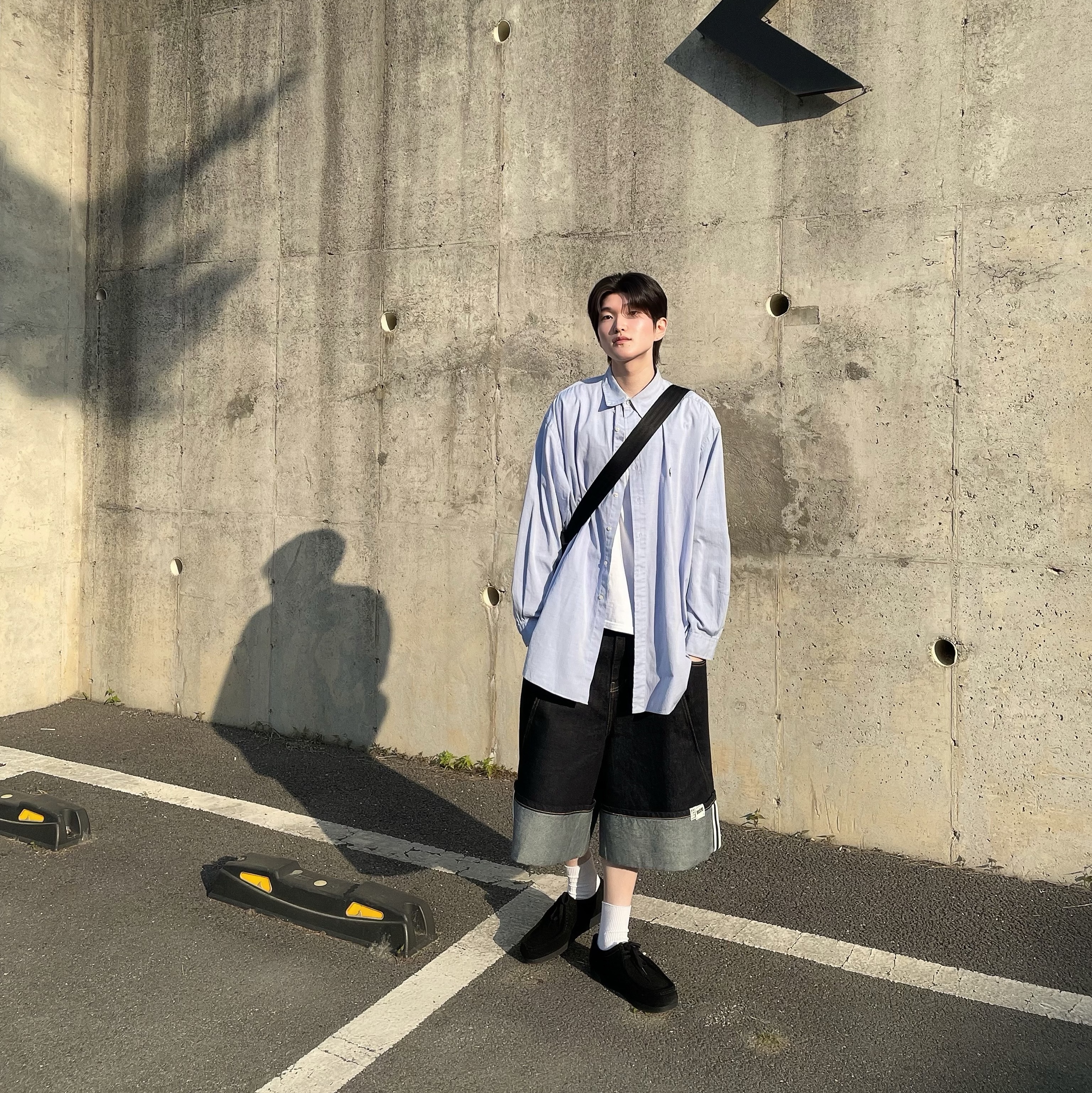 GU Real Leather Moccasin Shoes Black, Ader Error Small Trace Esty Messanger Bag White 착용 스타일 - 1