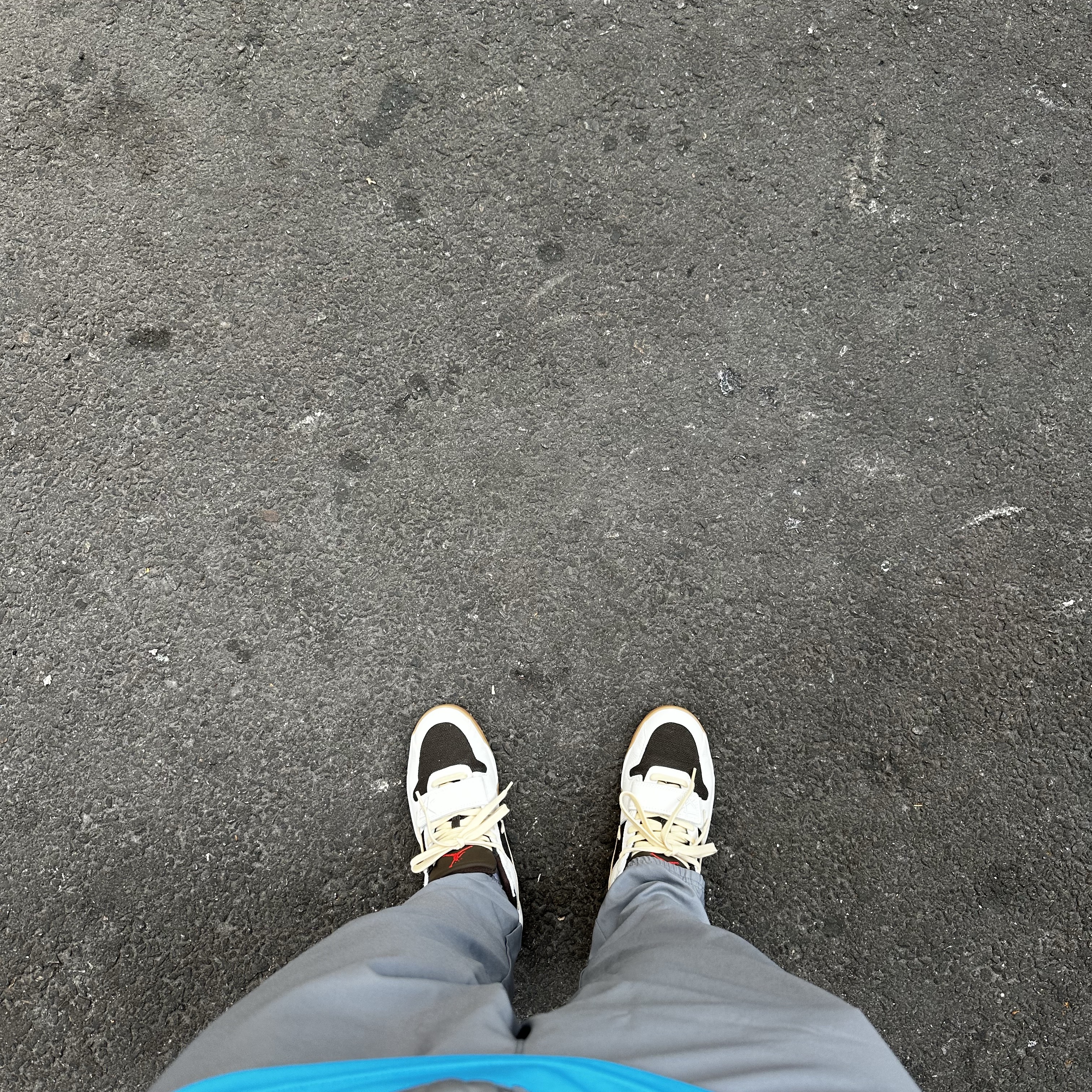 Jordan x Travis Scott Jumpman Jack TR Sail and Dark Mocha 착용 스타일